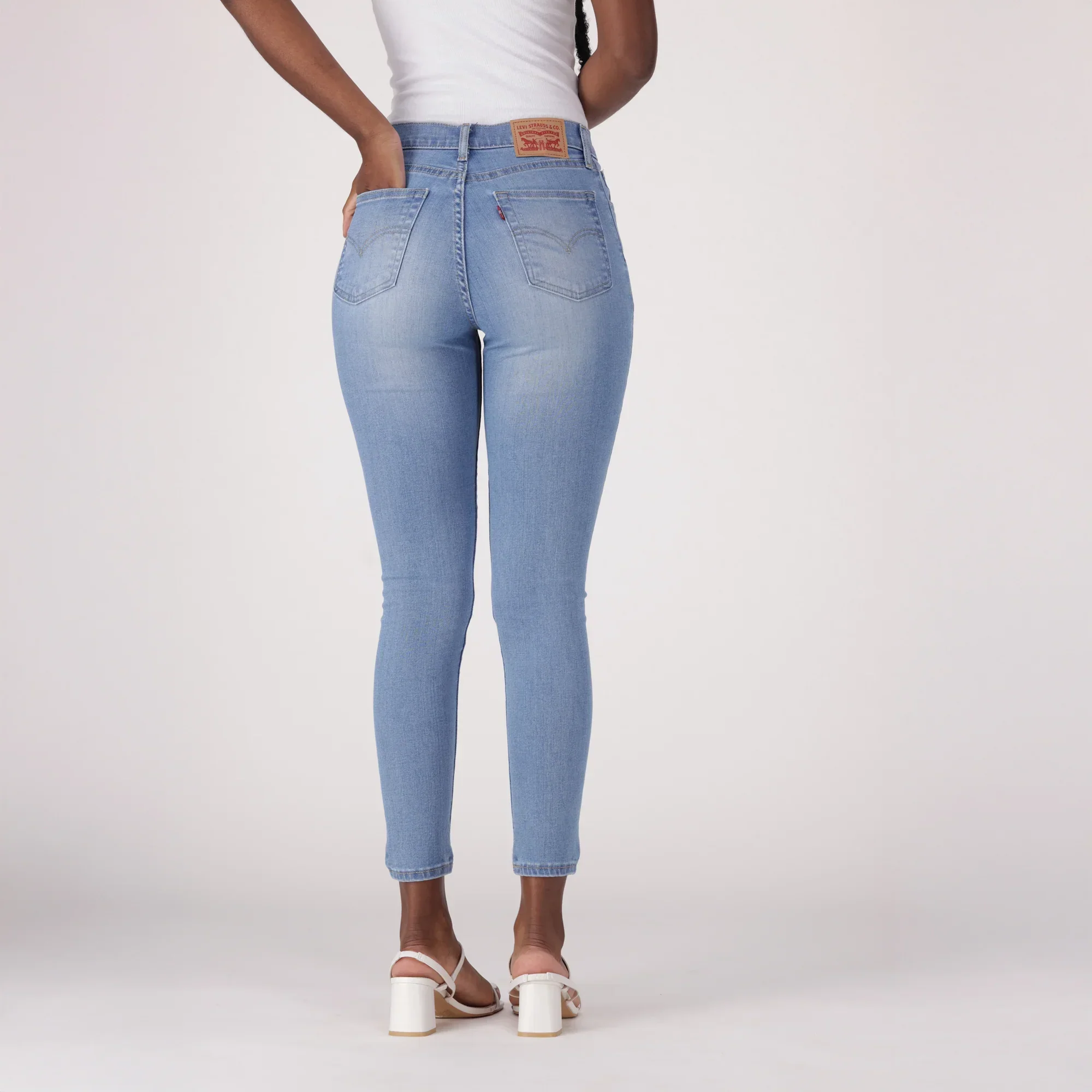 LEVI'S® WOMEN'S 720 HIGH-RISE SUPER SKINNY JEANS - MED INDIGO - WORN IN - Image 2