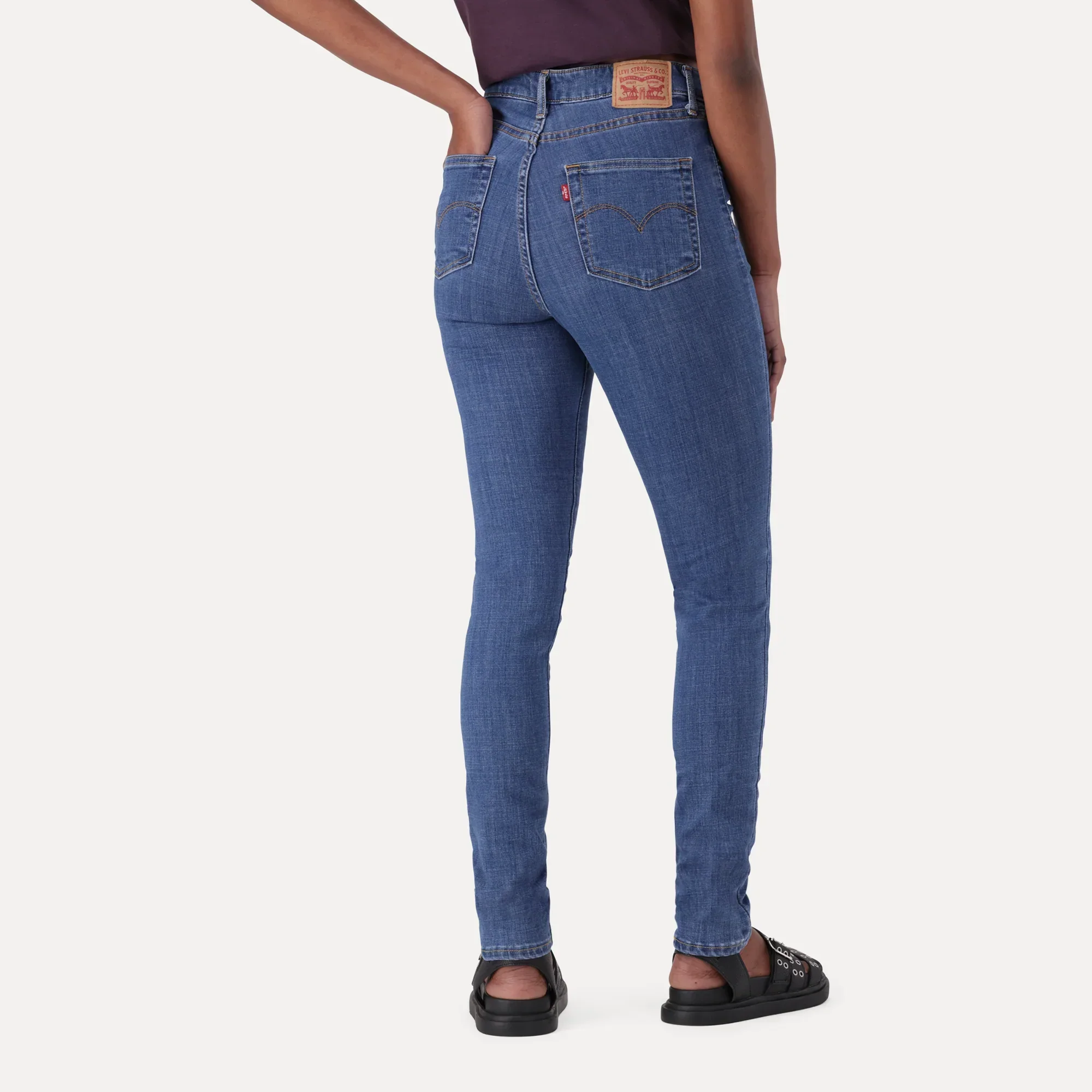 LEVI’S® WOMEN'S 721 HIGH-RISE SKINNY JEANS - MED INDIGO - FLAT FINISH - Image 7