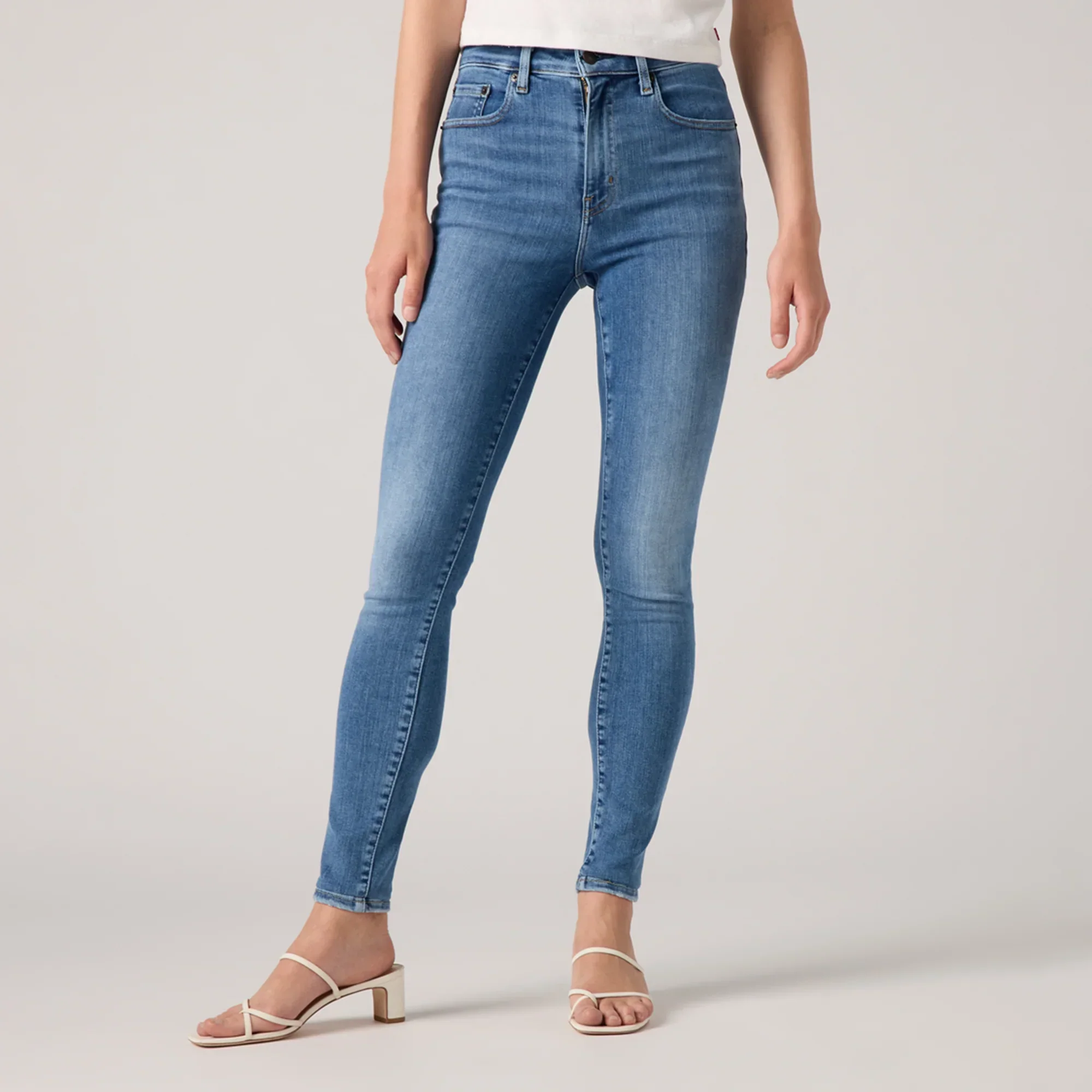 LEVI’S® WOMEN'S 721 HIGH-RISE SKINNY JEANS - MED INDIGO - WORN IN - Image 5