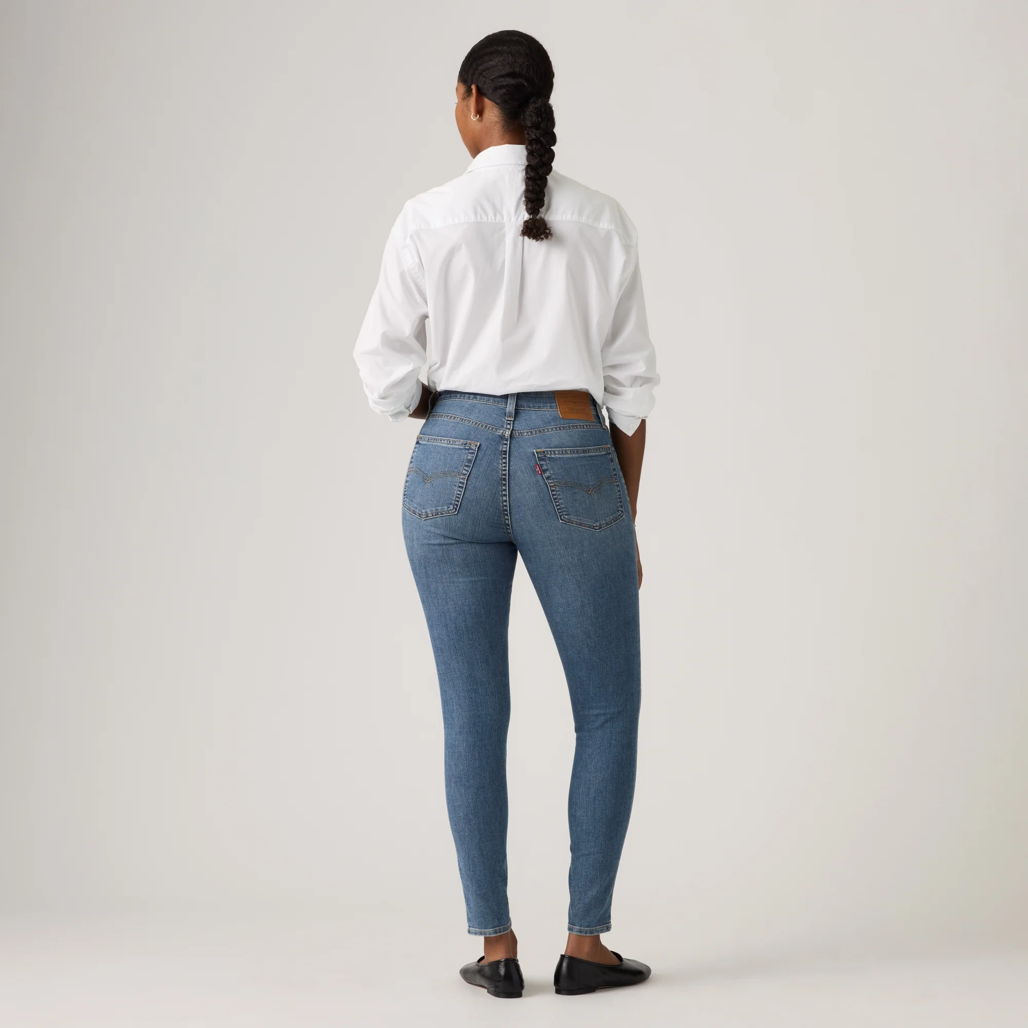 LEVI’S® WOMEN'S 721 HIGH-RISE SKINNY JEANS - MED INDIGO - WORN IN - Image 3