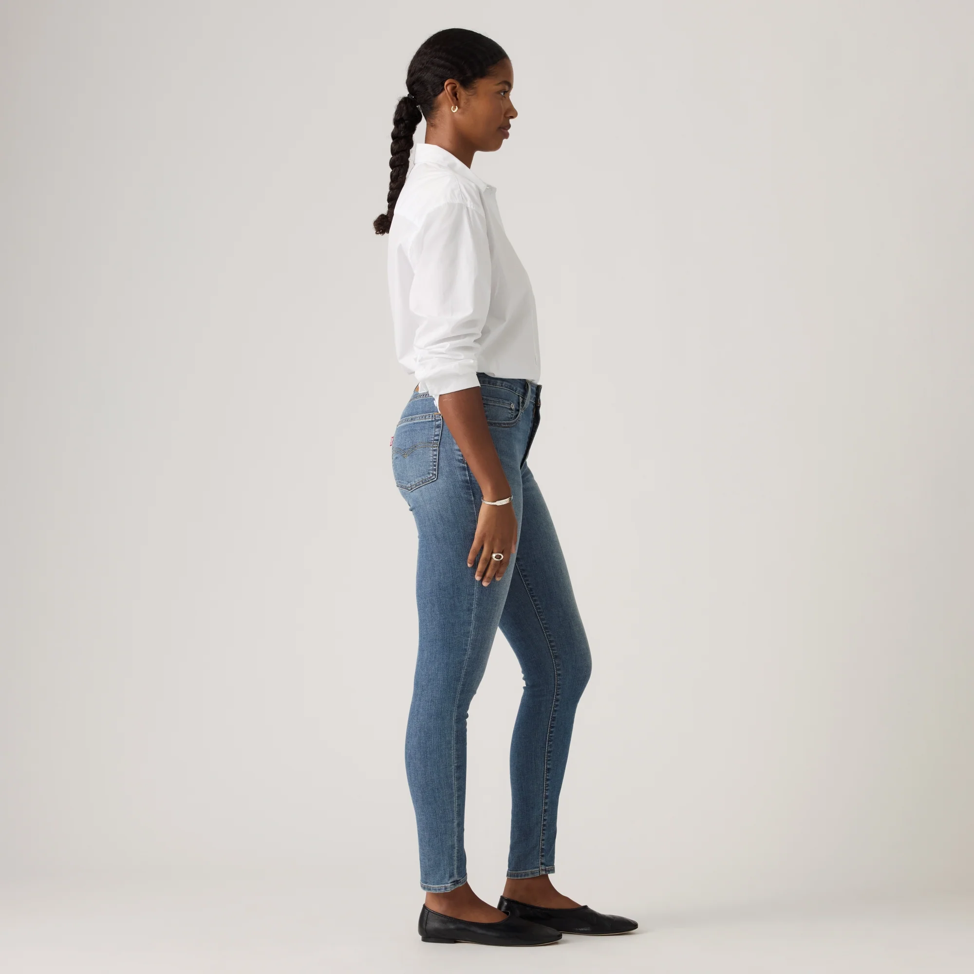 LEVI’S® WOMEN'S 721 HIGH-RISE SKINNY JEANS - MED INDIGO - WORN IN - Image 4
