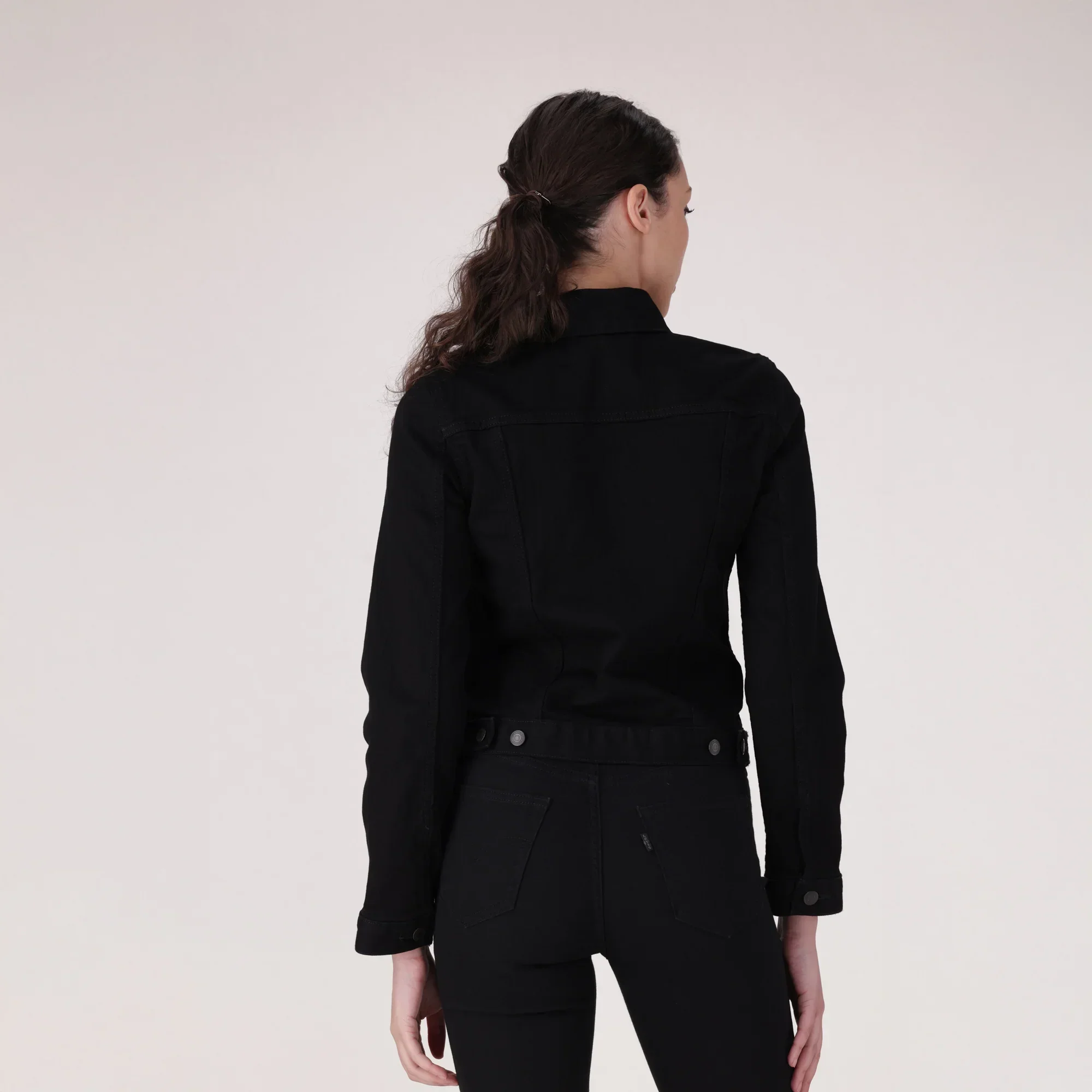LEVI’S® WOMEN'S ORIGINAL TRUCKER JACKET - BLACK - Image 3