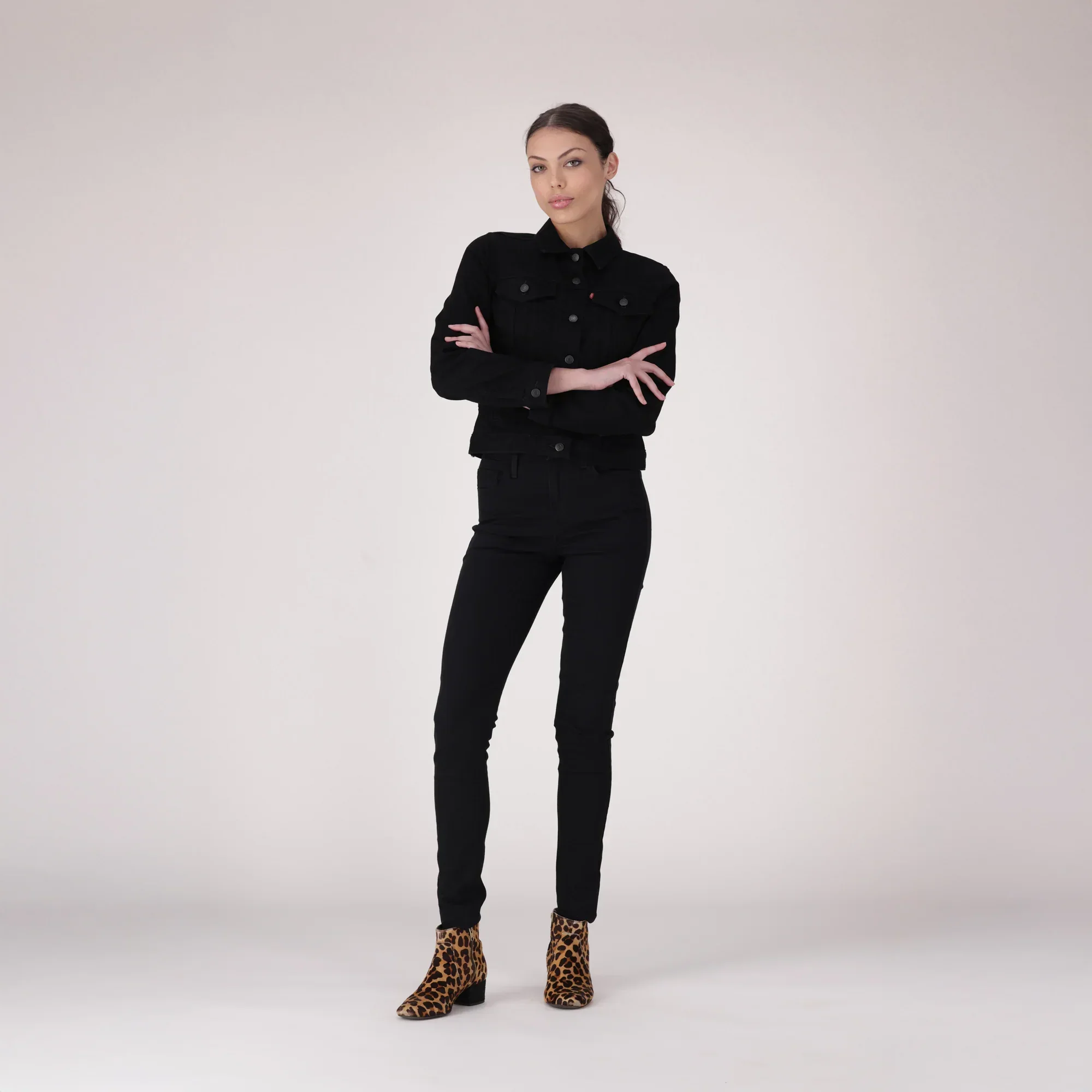 LEVI’S® WOMEN'S ORIGINAL TRUCKER JACKET - BLACK - Image 4