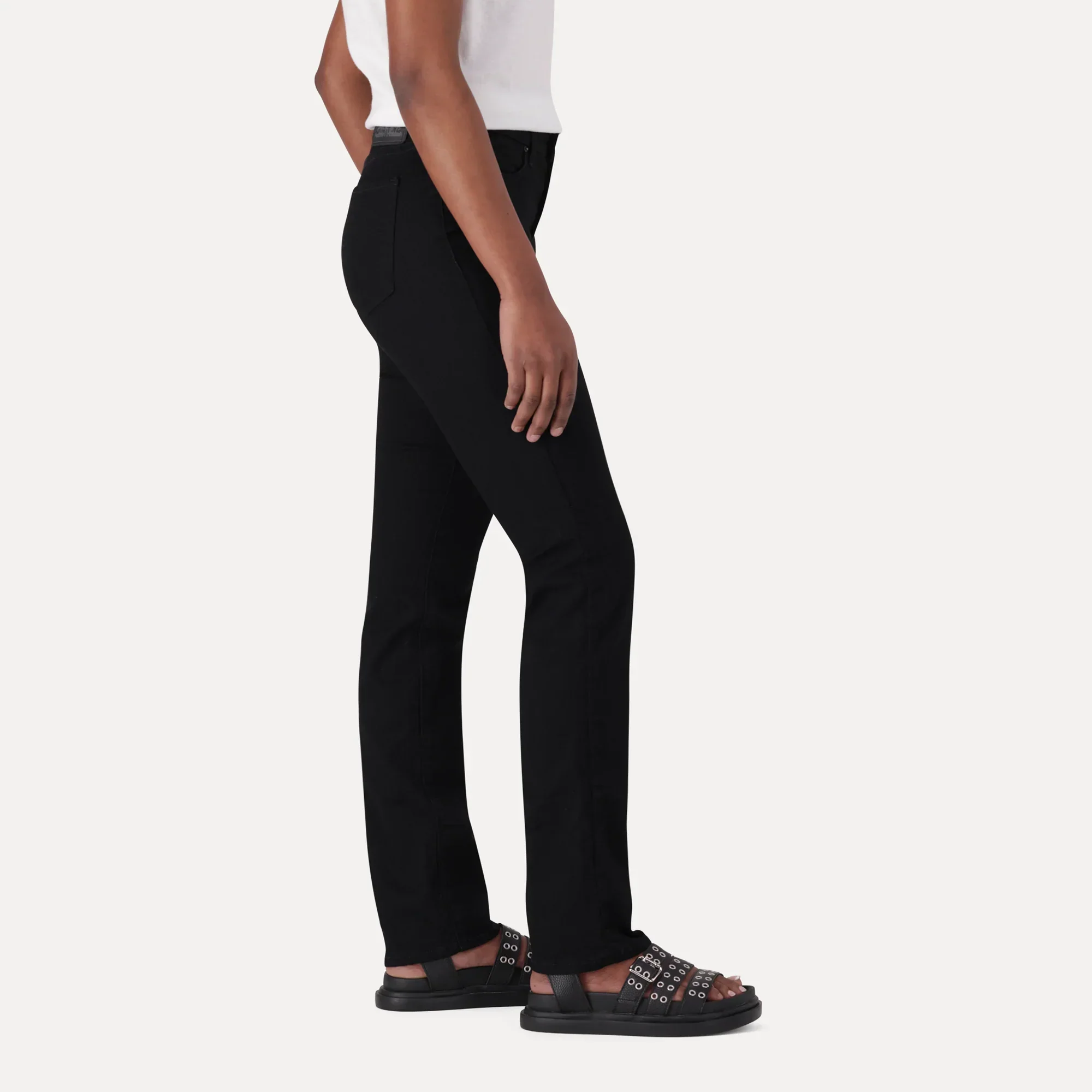LEVI’S® WOMEN'S 712 MID-RISE SLIM JEANS - BLACK - Image 4