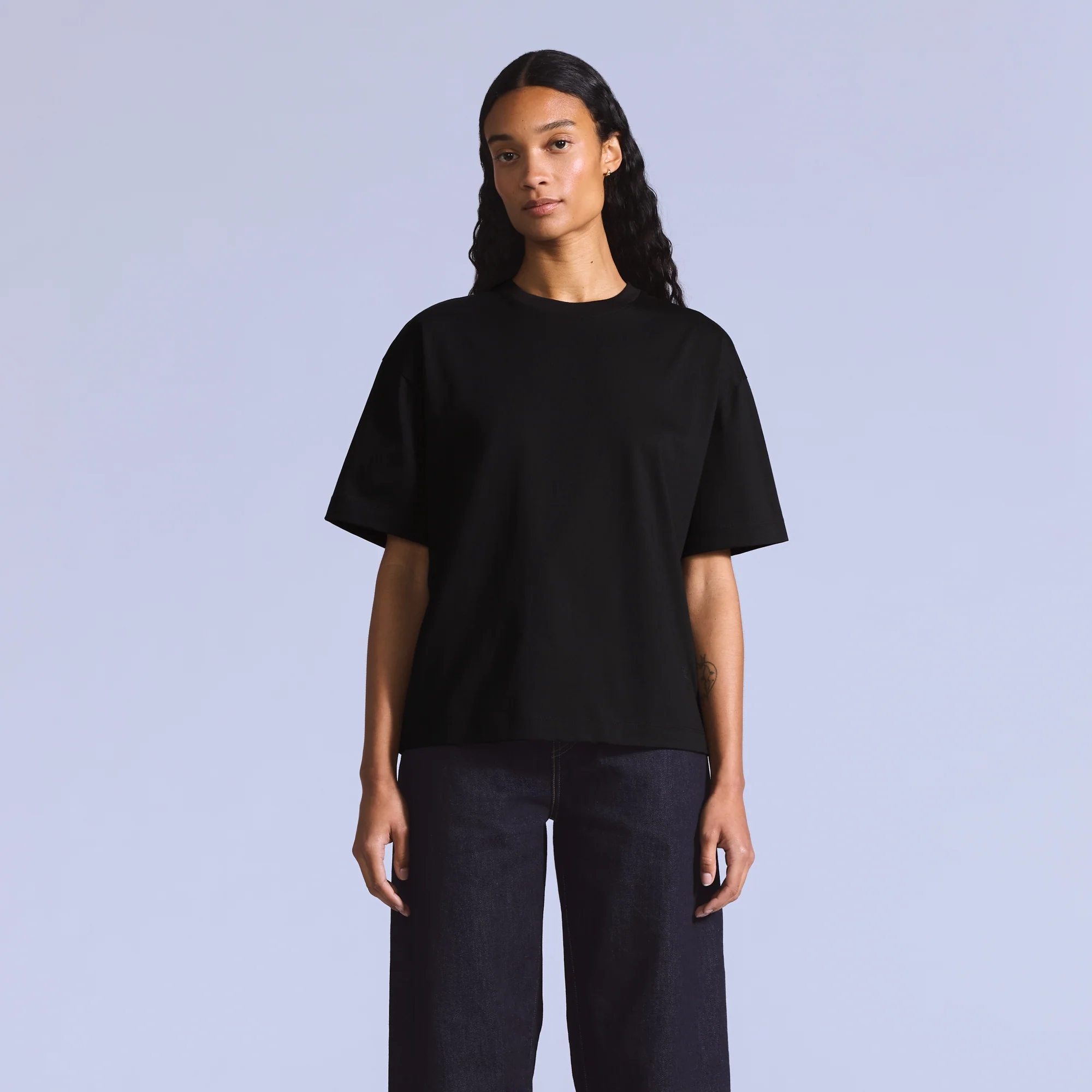 LEVI'S® BLUE TAB™ WOMEN'S DAILY TEE - BLACK - Image 2