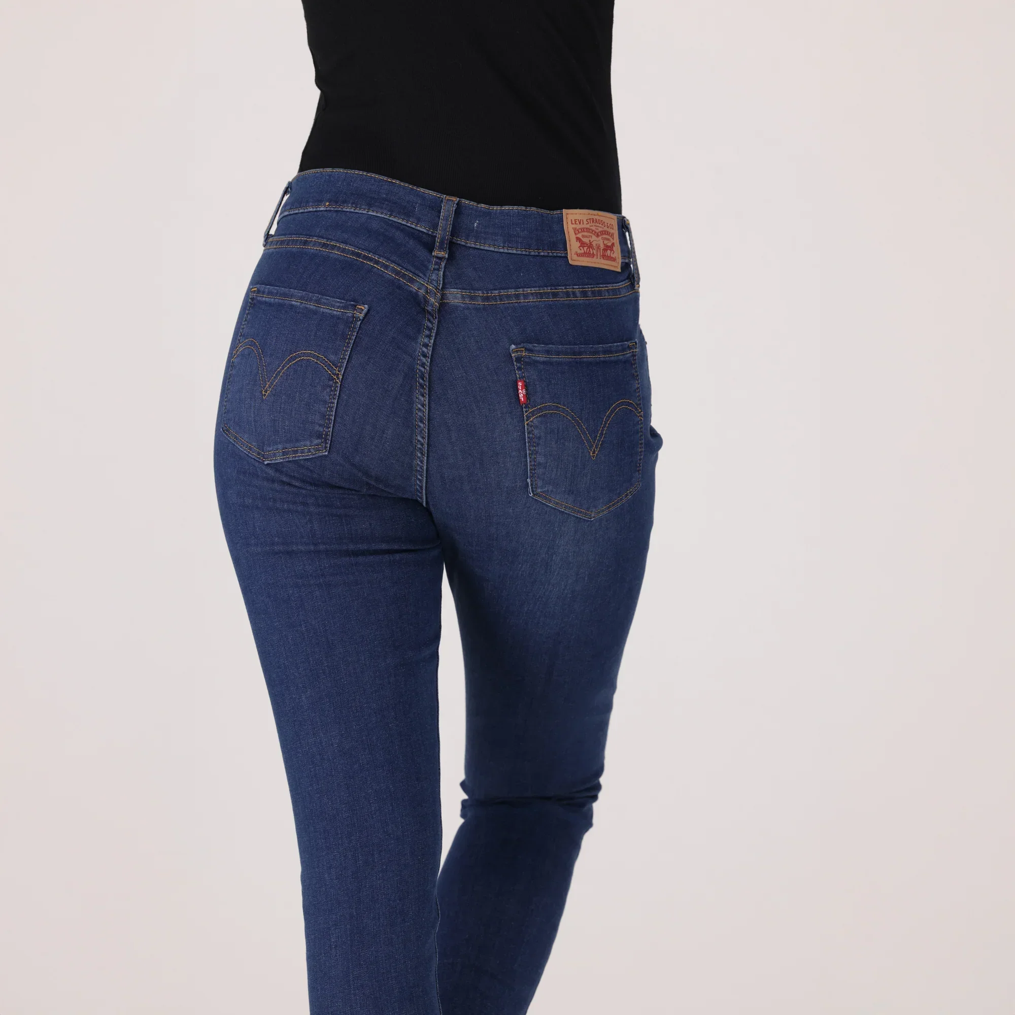 LEVI'S® CURVY HIGH-RISE SUPERSKINNY - MED INDIGO - WORN IN - Image 5