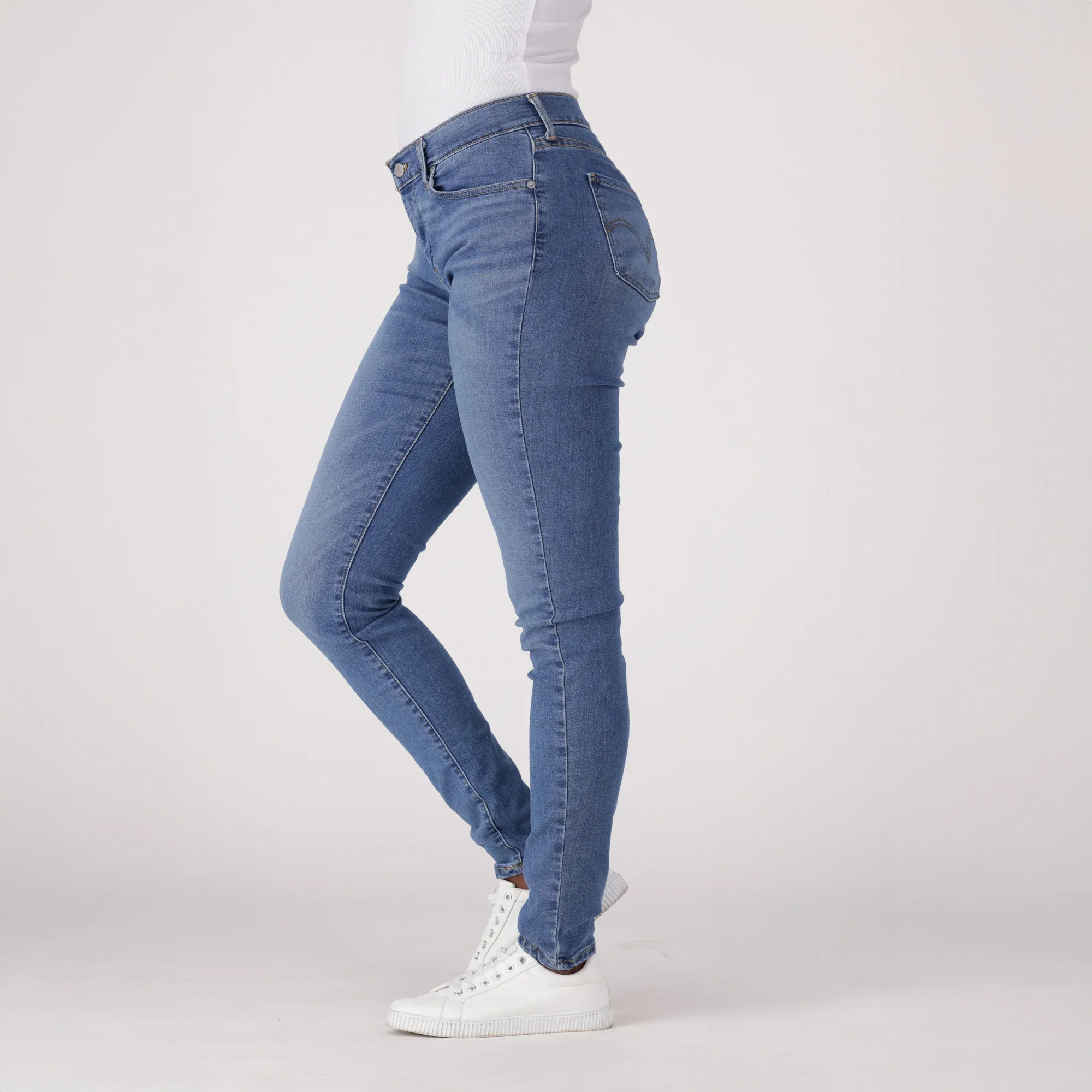 LEVI'S® WOMEN'S CURVY SKINNY - MED INDIGO - FLAT FINISH - Image 4