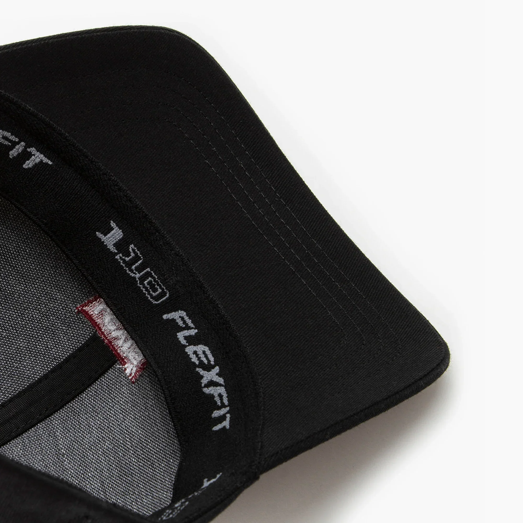 LEVI'S® HOUSEMARK FLEXFIT® CAP - BLACK - Image 3