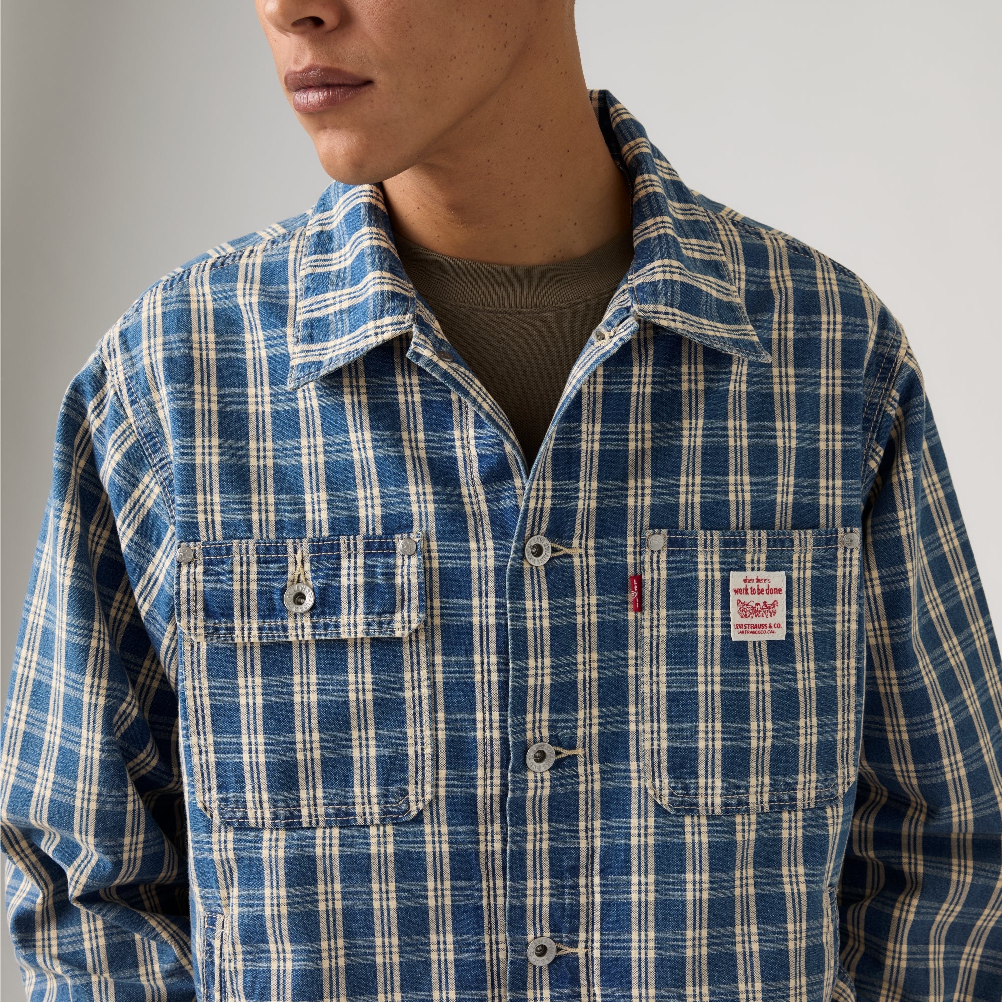 LEVI'S® MEN’S SUNRISE TRUCKER JACKET - MED INDIGO - WORN IN - Image 4