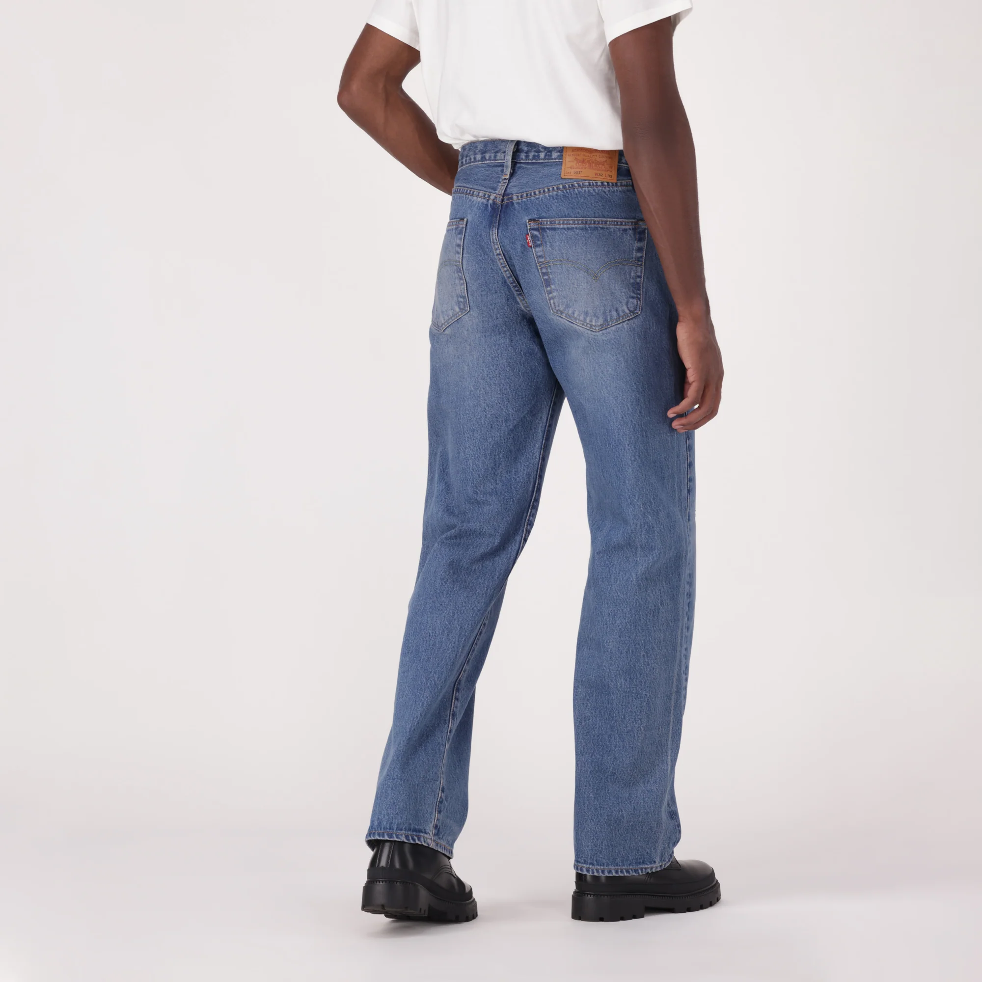 LEVI'S® MEN'S 501® LOOSE JEANS - LIGHT WASH - Image 3