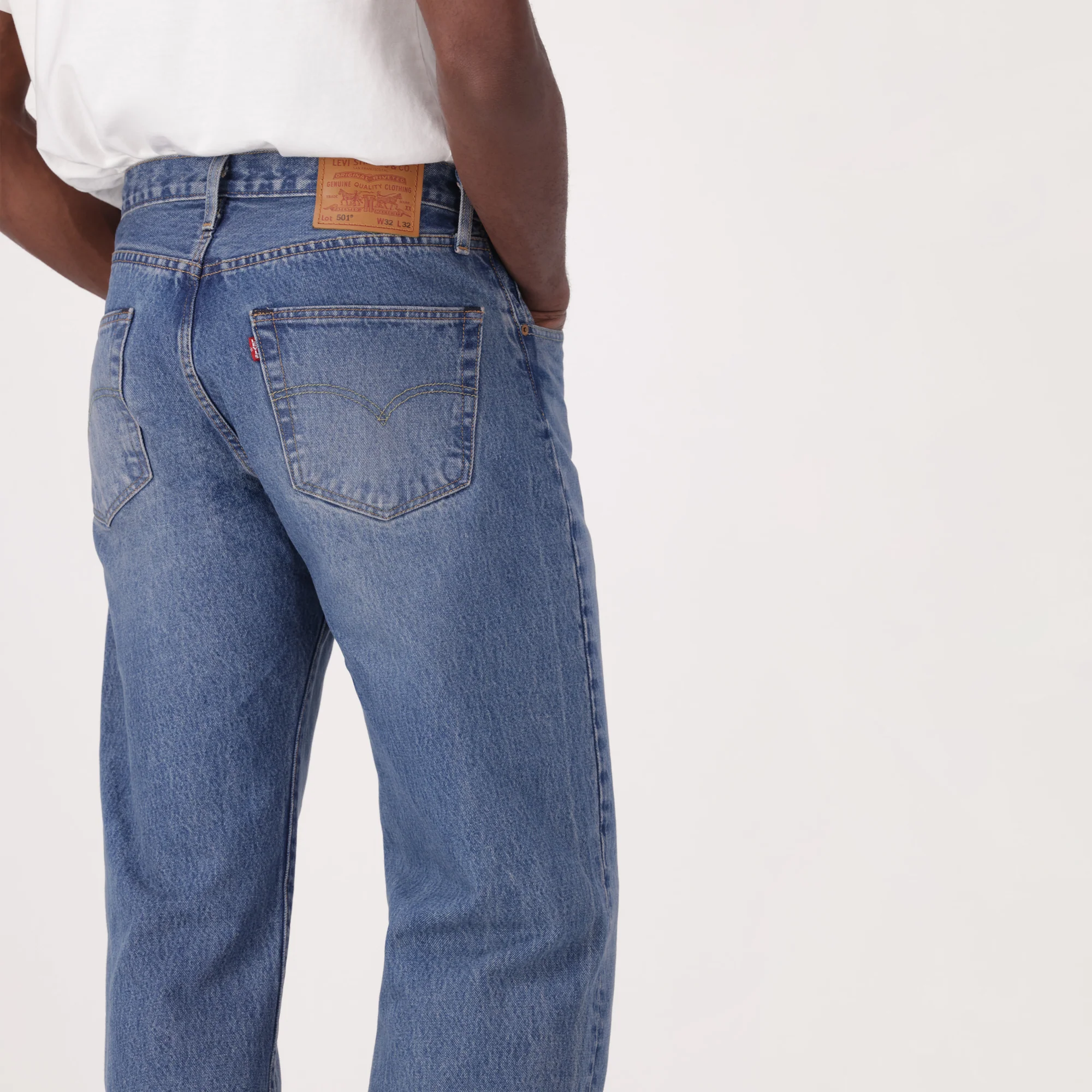 LEVI'S® MEN'S 501® LOOSE JEANS - LIGHT WASH - Image 5
