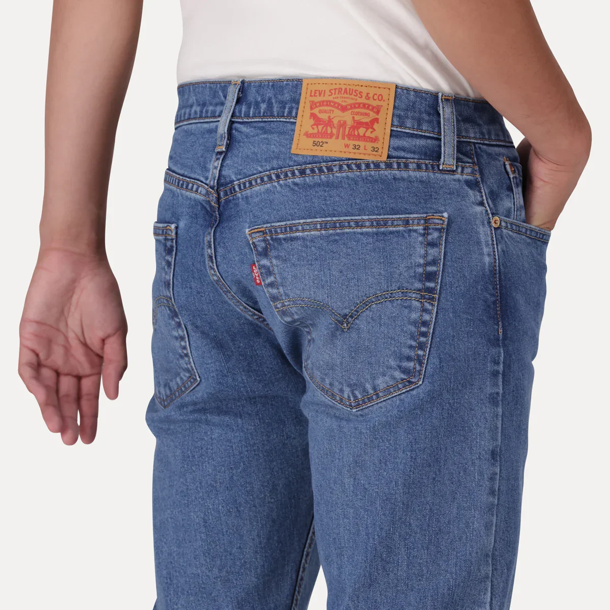 LEVI'S® MEN'S 502™ TAPER JEANS - DARK INDIGO - WORN IN - Image 10