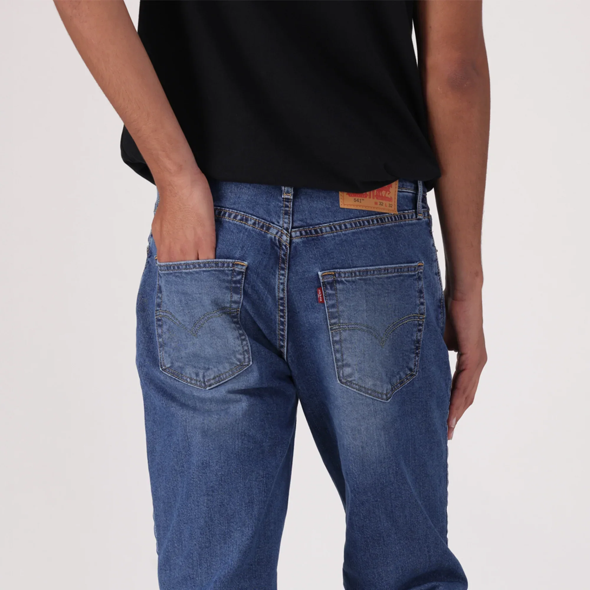 LEVI'S® MEN'S 541™ ATHLETIC TAPER JEANS - DARK INDIGO - WORN IN - Image 5