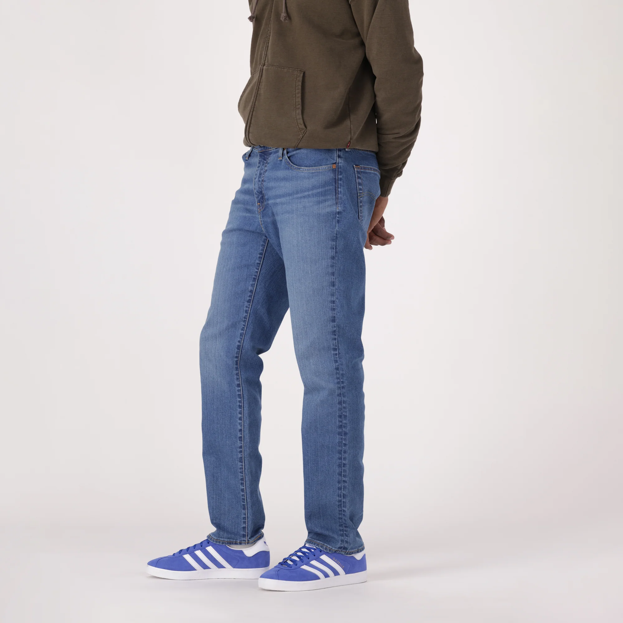 LEVI'S® MEN'S 541™ ATHLETIC TAPER JEANS - MED INDIGO - WORN IN - Image 4