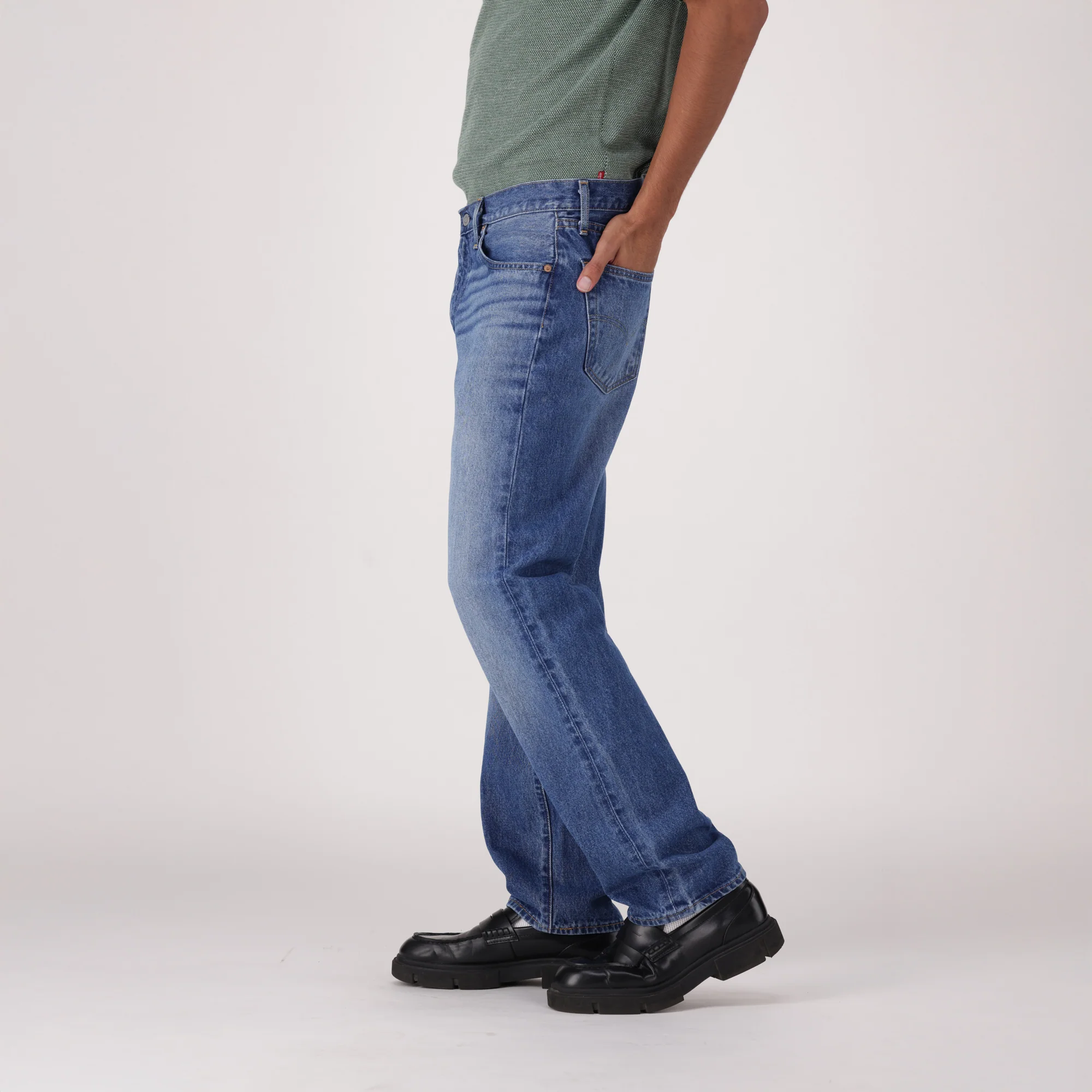 LEVI'S® MEN'S 555™ RELAXED STRAIGHT JEANS - MED INDIGO - WORN IN - Image 4