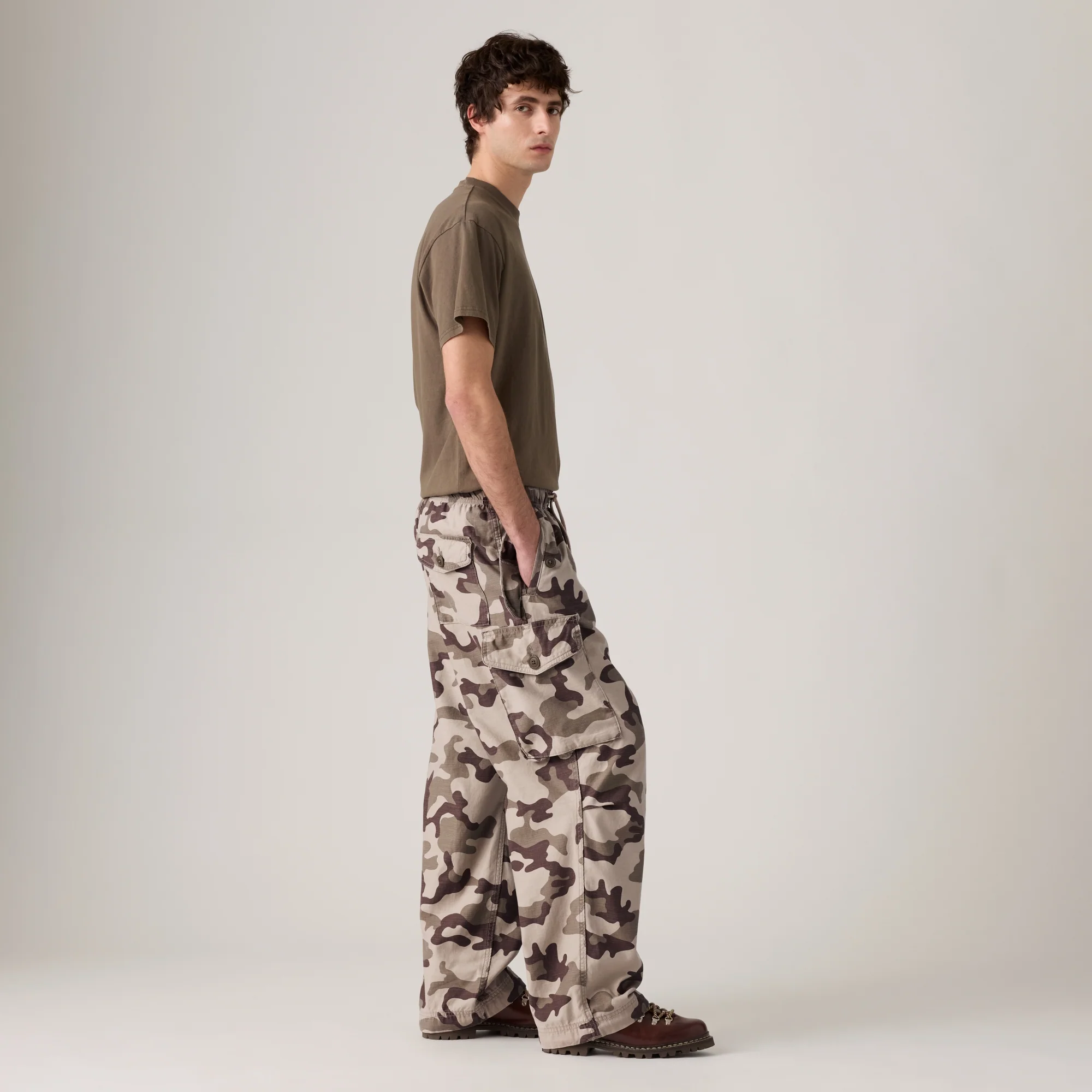 LEVI'S® MEN'S BAGGY FIELD CARGOS - TAN - Image 4