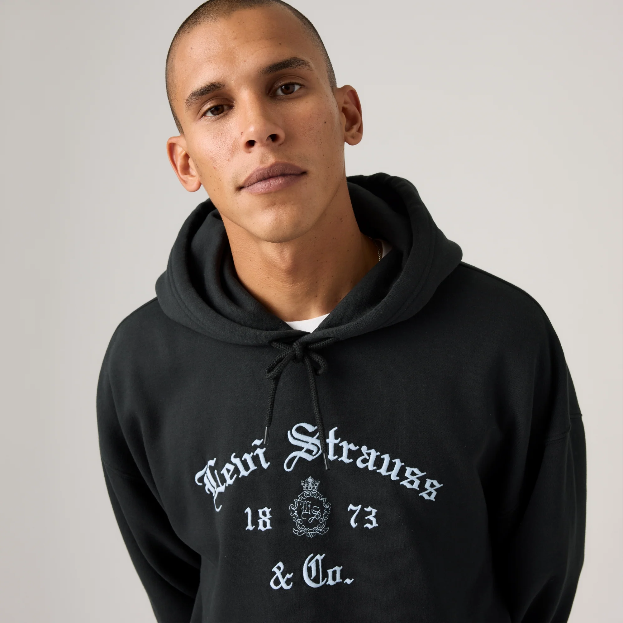 LEVI'S® MEN'S BOXY GRAPHIC CREW HOODIE - RED - Image 4