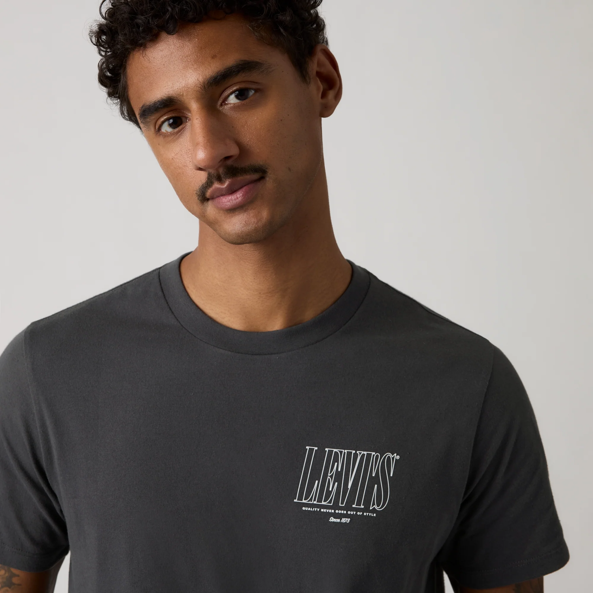 LEVI'S® MEN'S CLASSIC GRAPHIC T-SHIRT - MULTI COLOUR - Image 4