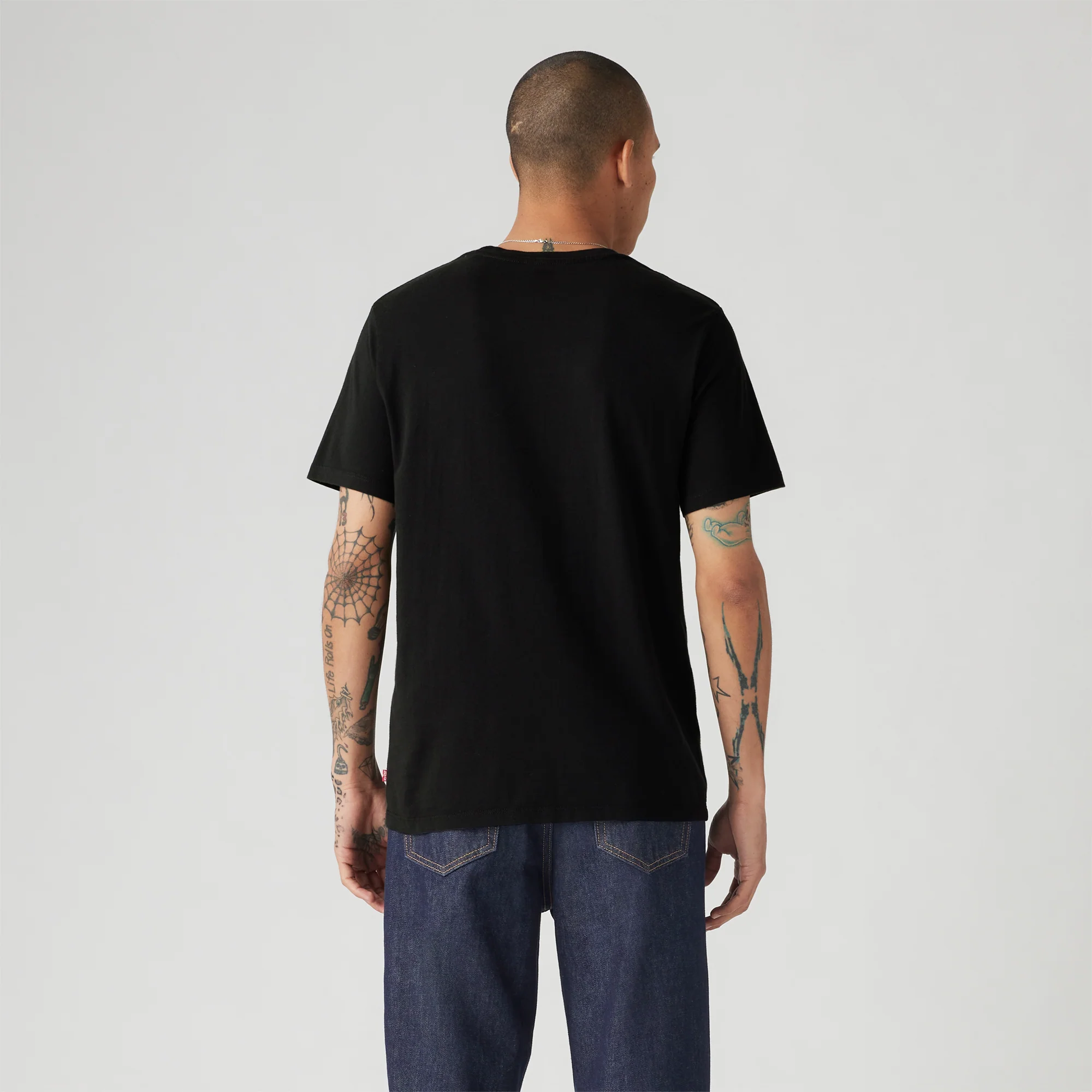 LEVI'S® MEN'S GRAPHIC SET-IN NECK T-SHIRT - BLACK - Image 2