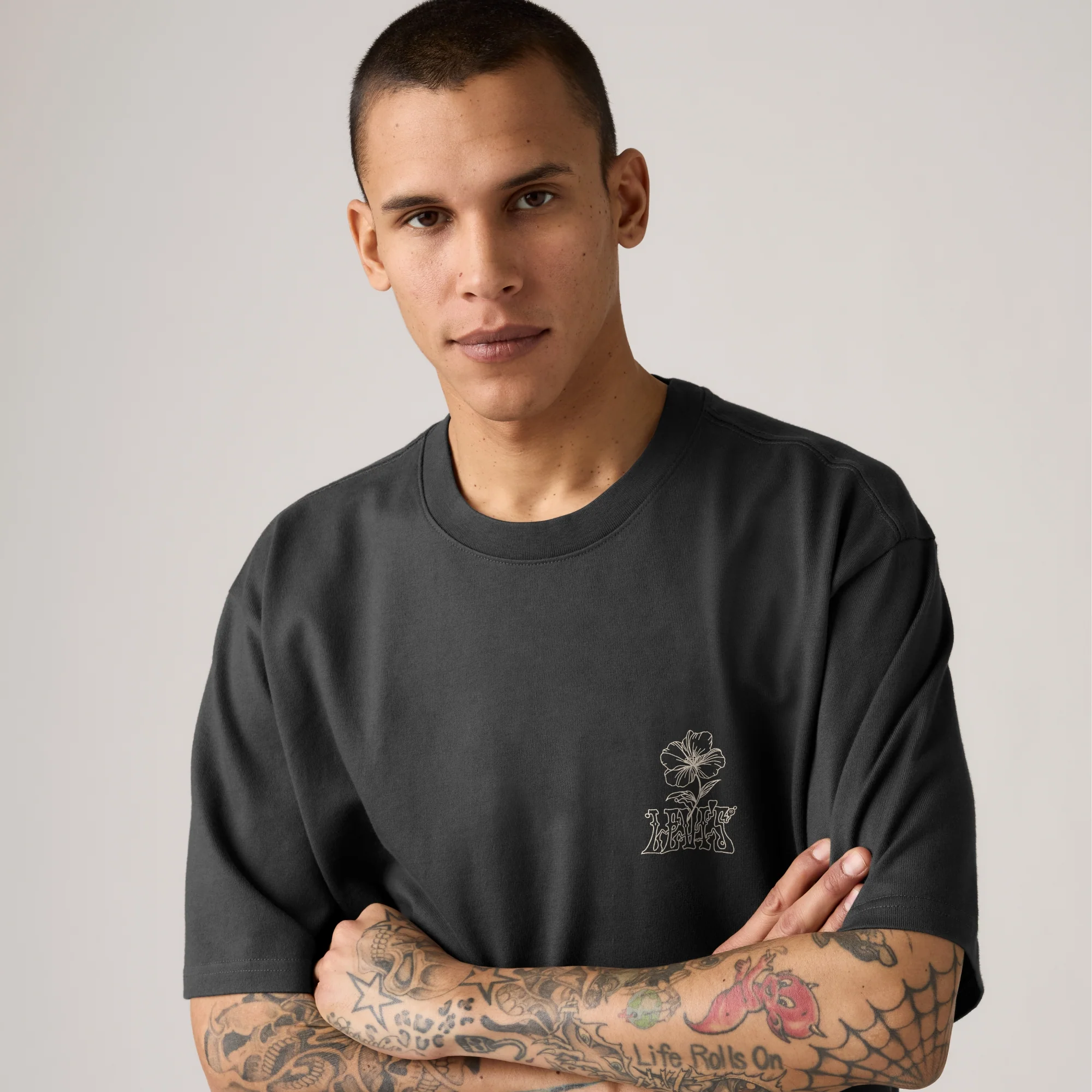 LEVI'S® MEN'S HALF-SLEEVE T-SHIRT - BLACK - Image 4