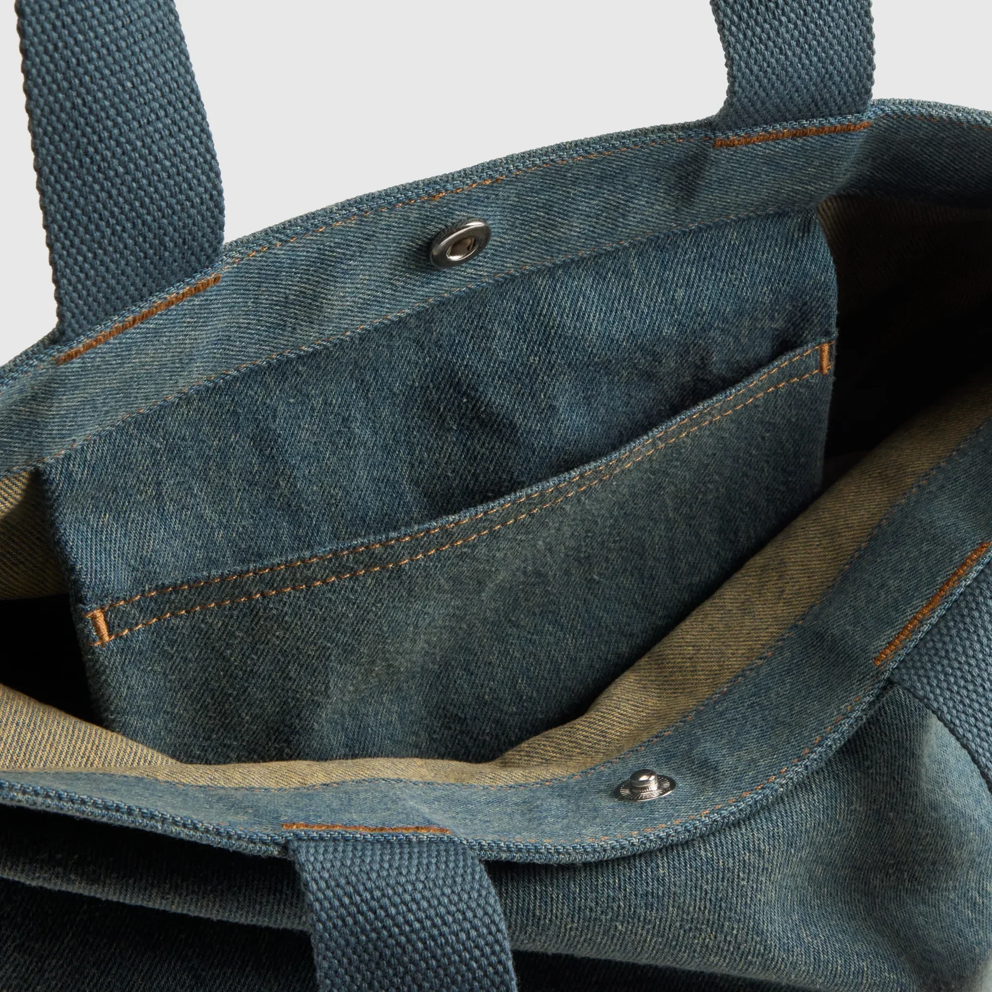 LEVI'S® MEN'S ICON BAG - BLUE - Image 4
