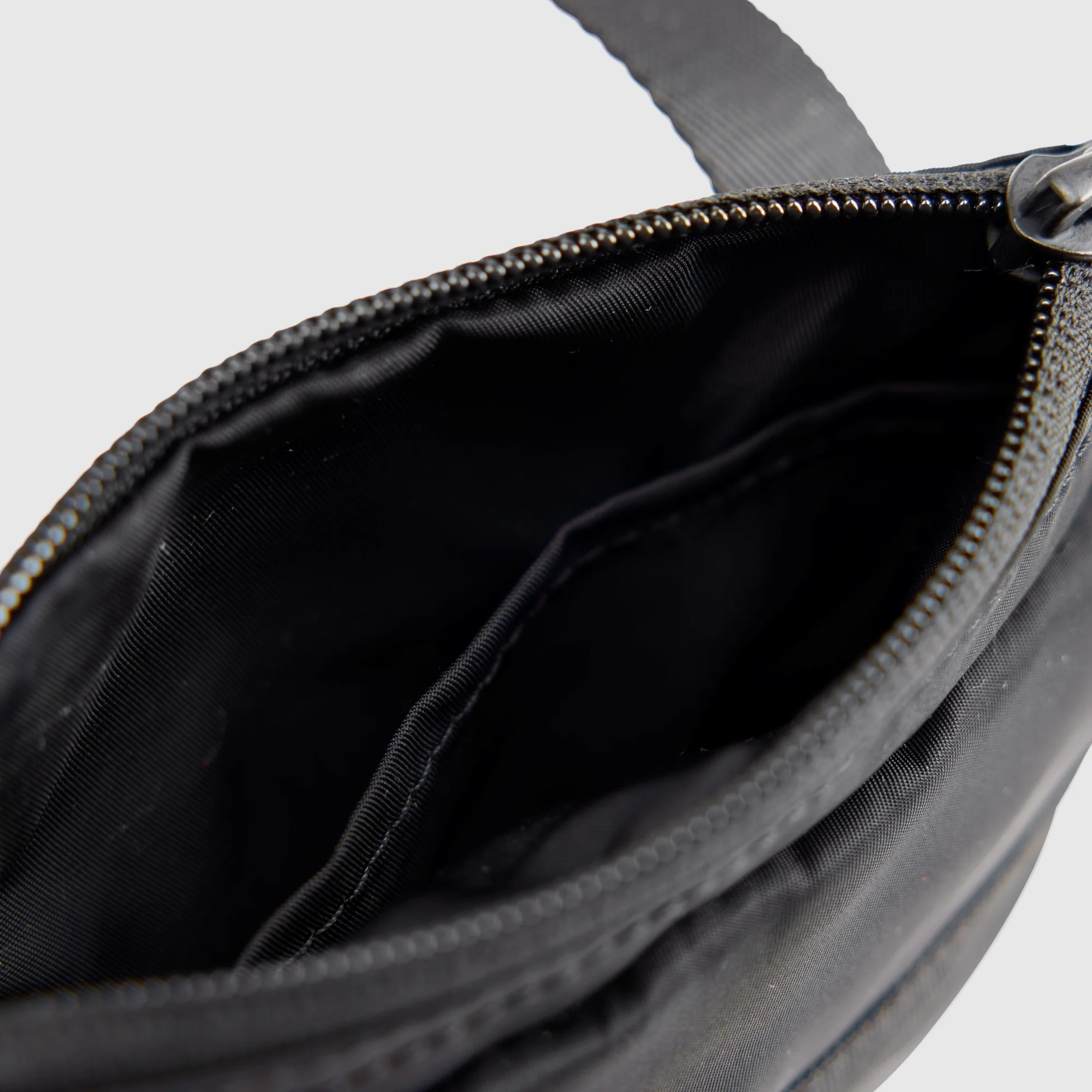 LEVI'S® MEN'S MISSION BAY CROSSBODY POUCH - BLACK - Image 3
