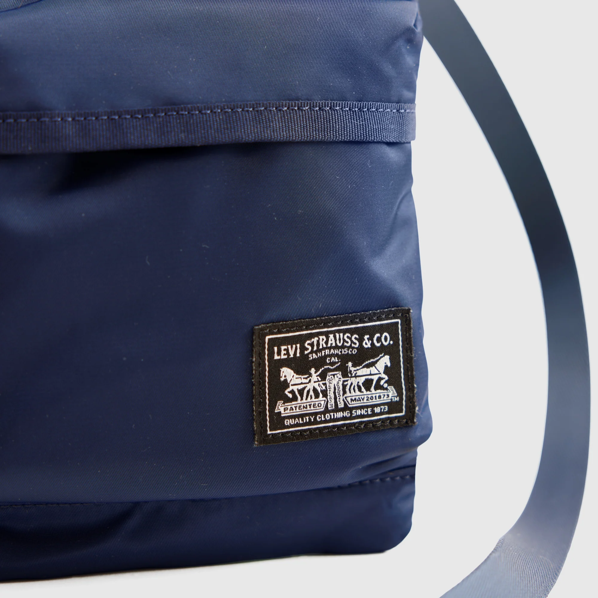 LEVI'S® MEN'S MISSION BAY CROSSBODY POUCH - BLUE - Image 4