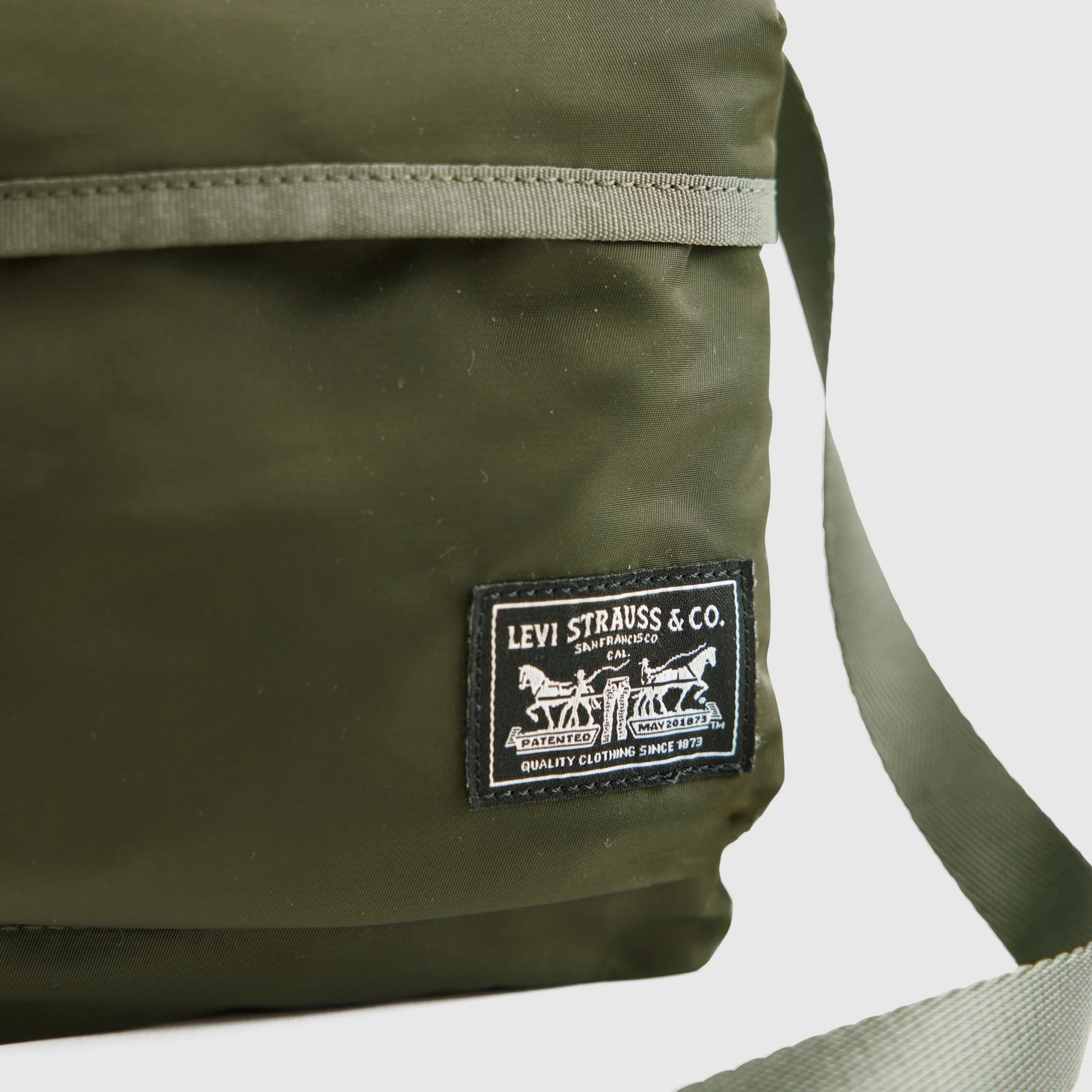 LEVI'S® MEN'S MISSION BAY CROSSBODY POUCH - GREEN - Image 5