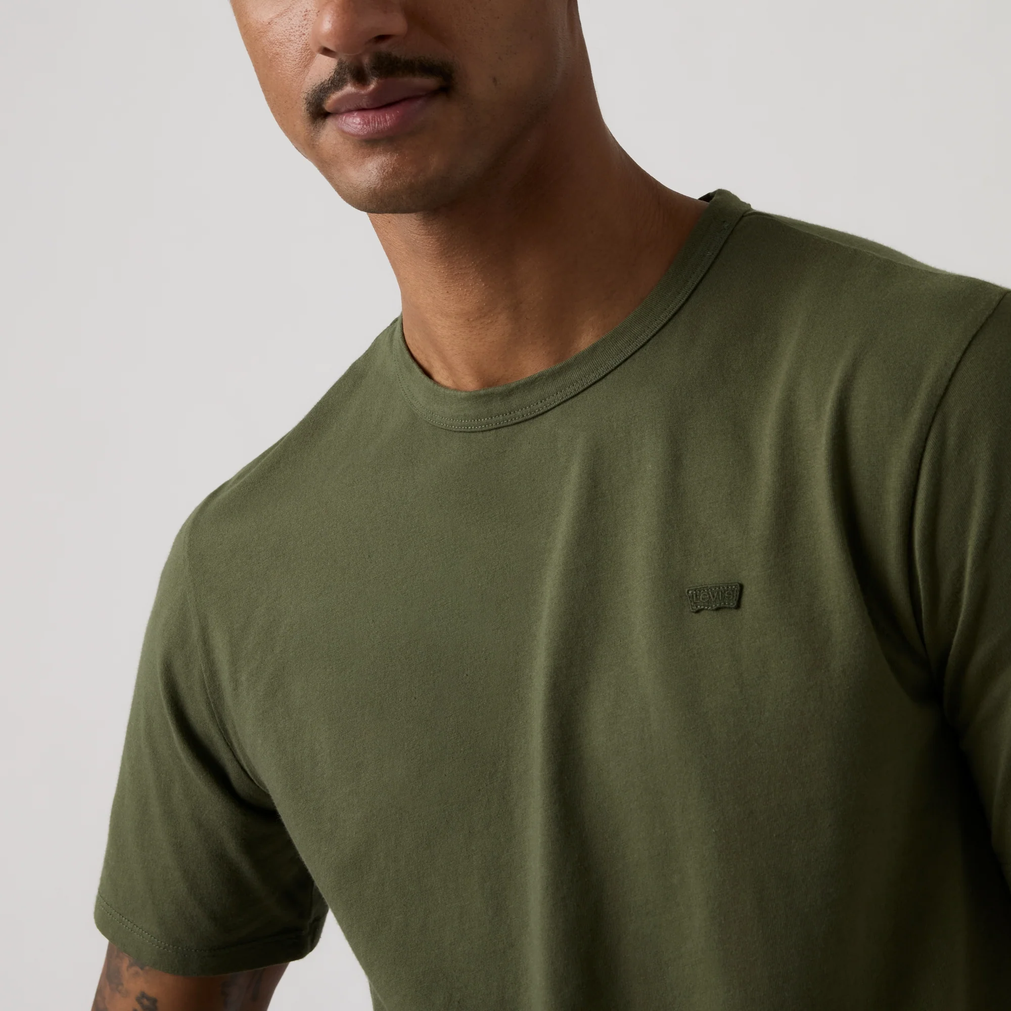 LEVI'S® MEN'S ORIGINAL TEE - GREEN - Image 4