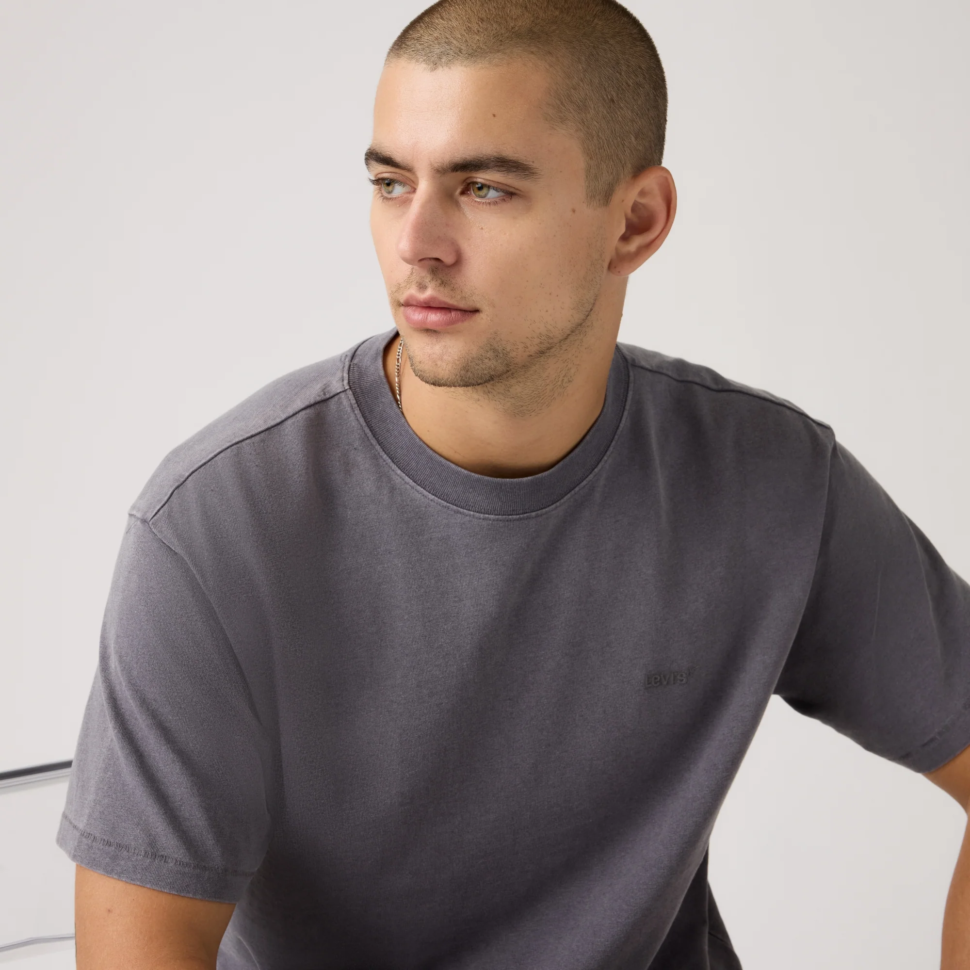 LEVI'S® MEN'S RED TAB VINTAGE T-SHIRT - GREY - Image 4