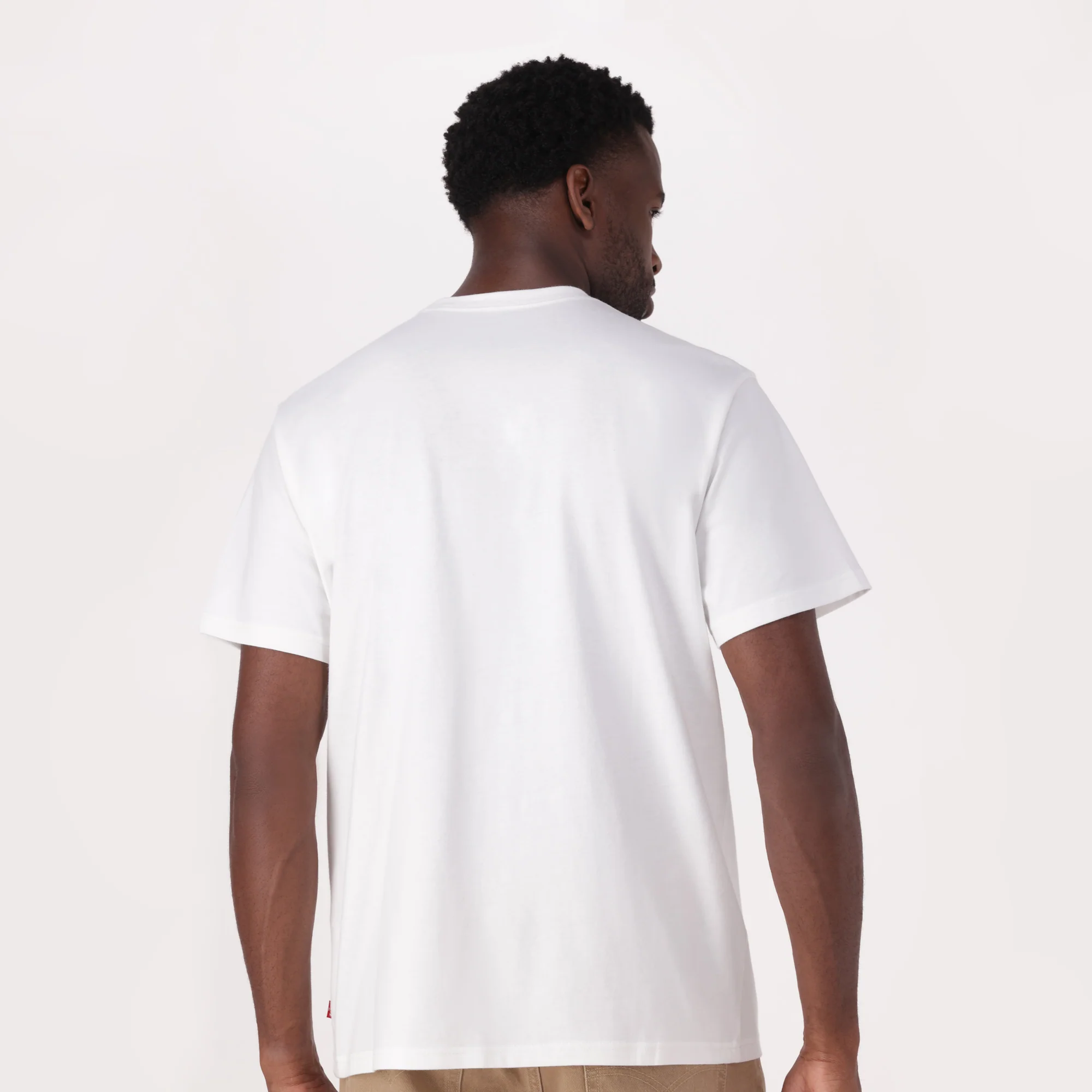 LEVI'S® MEN'S RELAXED FIT SHORT-SLEEVE GRAPHIC T-SHIRT - WHITE - Image 2