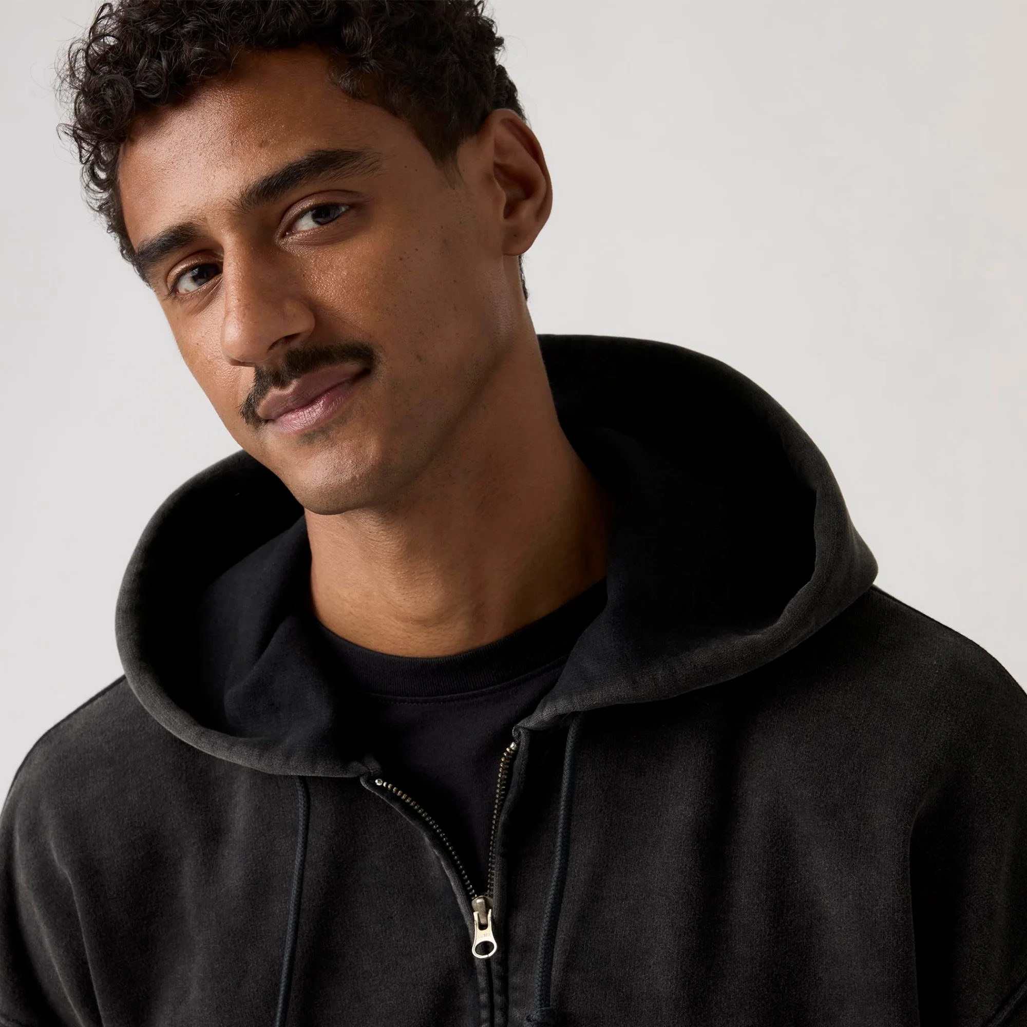 LEVI'S® MEN'S HAYES BOXY FULL ZIP SWEATSHIRT - GREY - Image 4