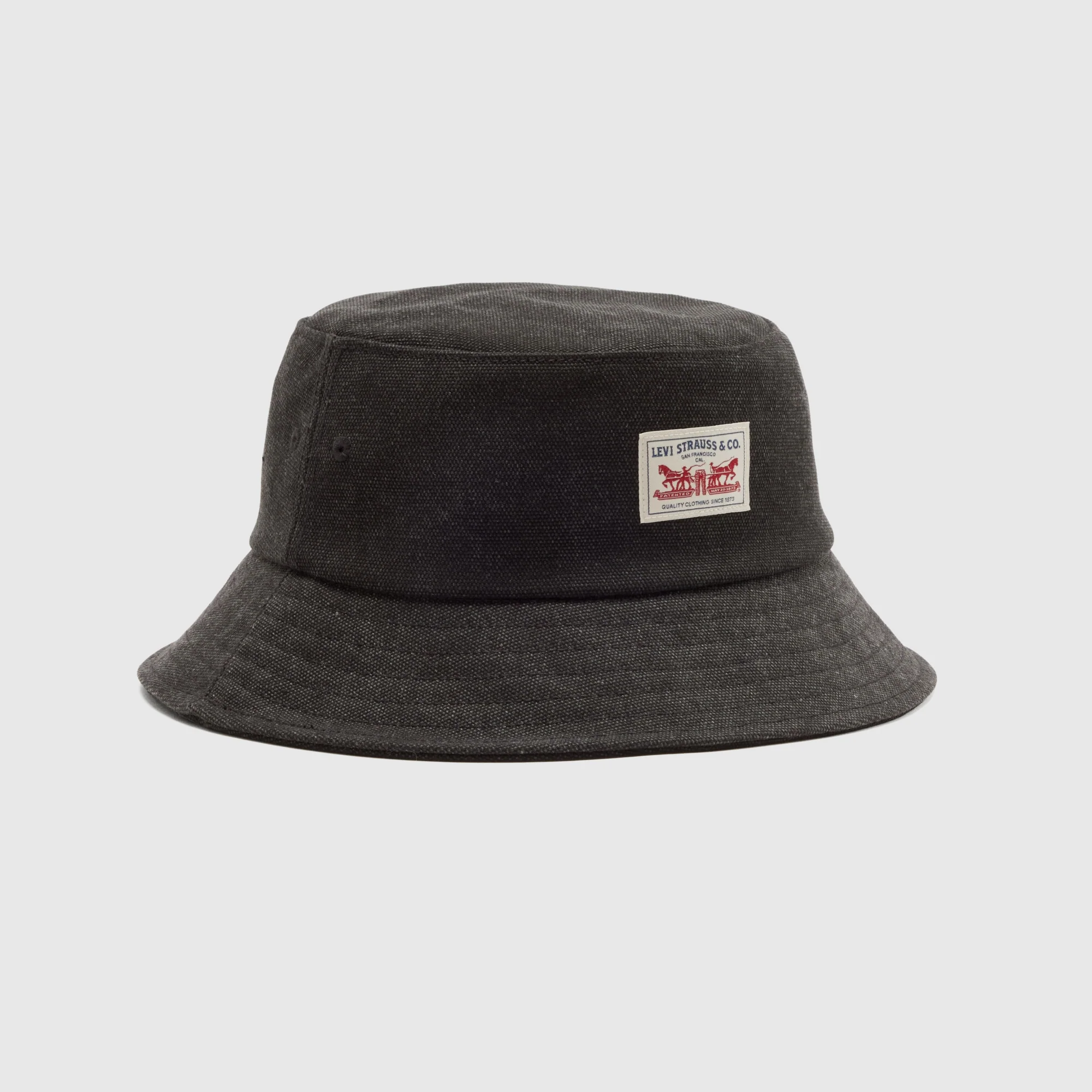 LEVI'S® MEN'S STRAUSS BUCKET HAT  - BLACK - Image 3