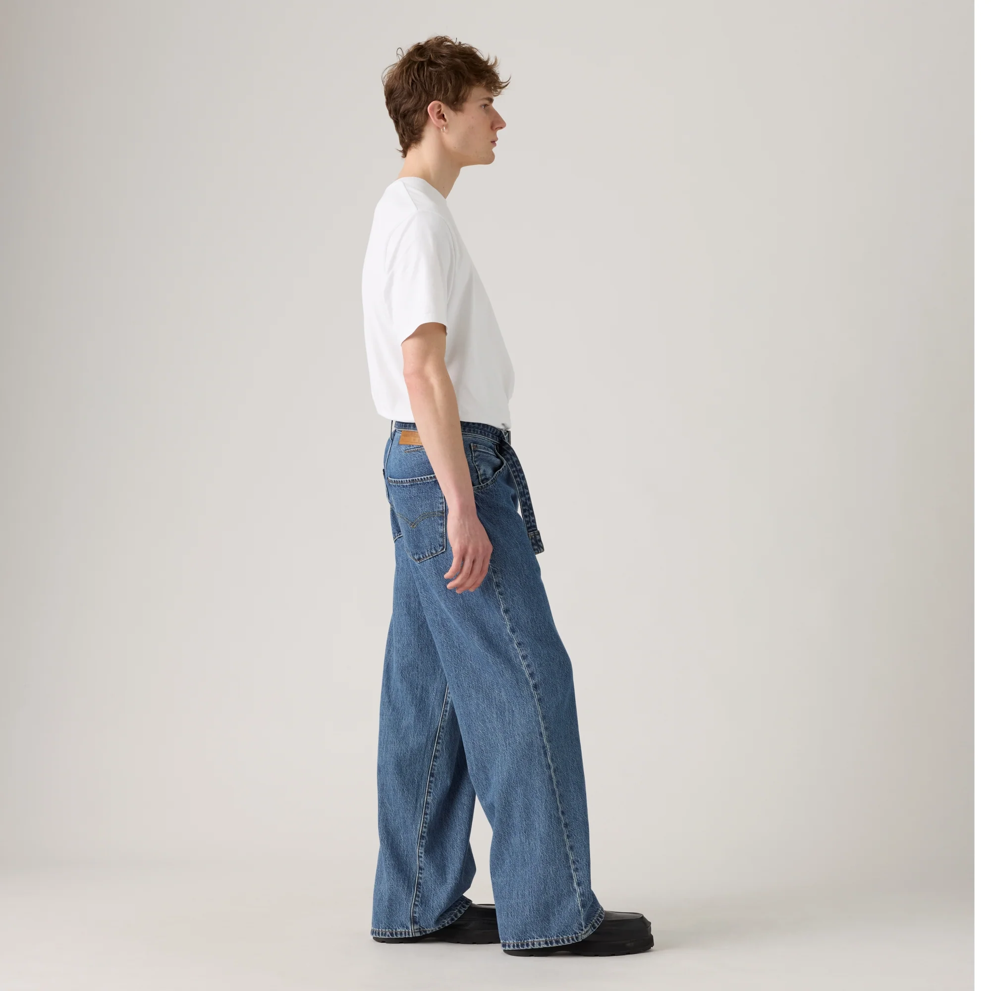 LEVI'S® MEN'S TWISTED BAGGY WIDE JEANS - MED INDIGO - WORN IN - Image 4