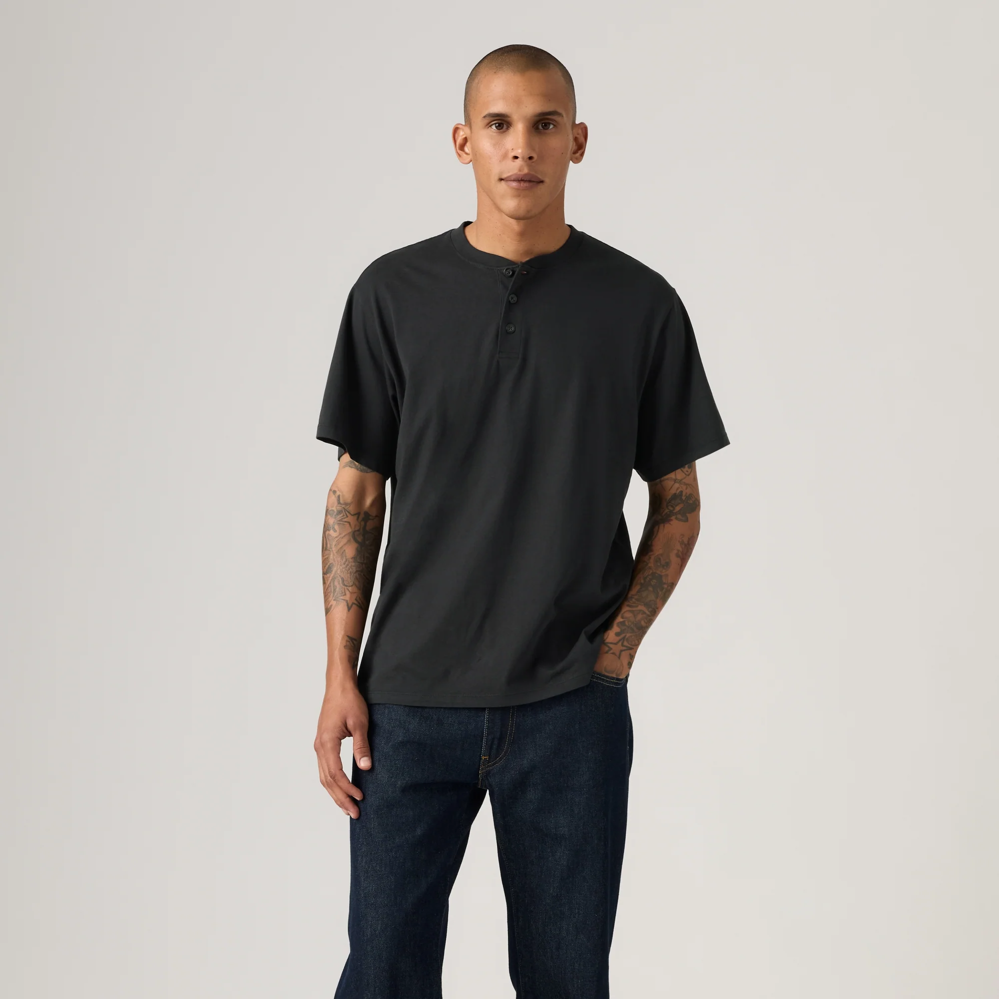 LEVI'S® MEN'S VENTURA HENLEY - BLACK - Image 2