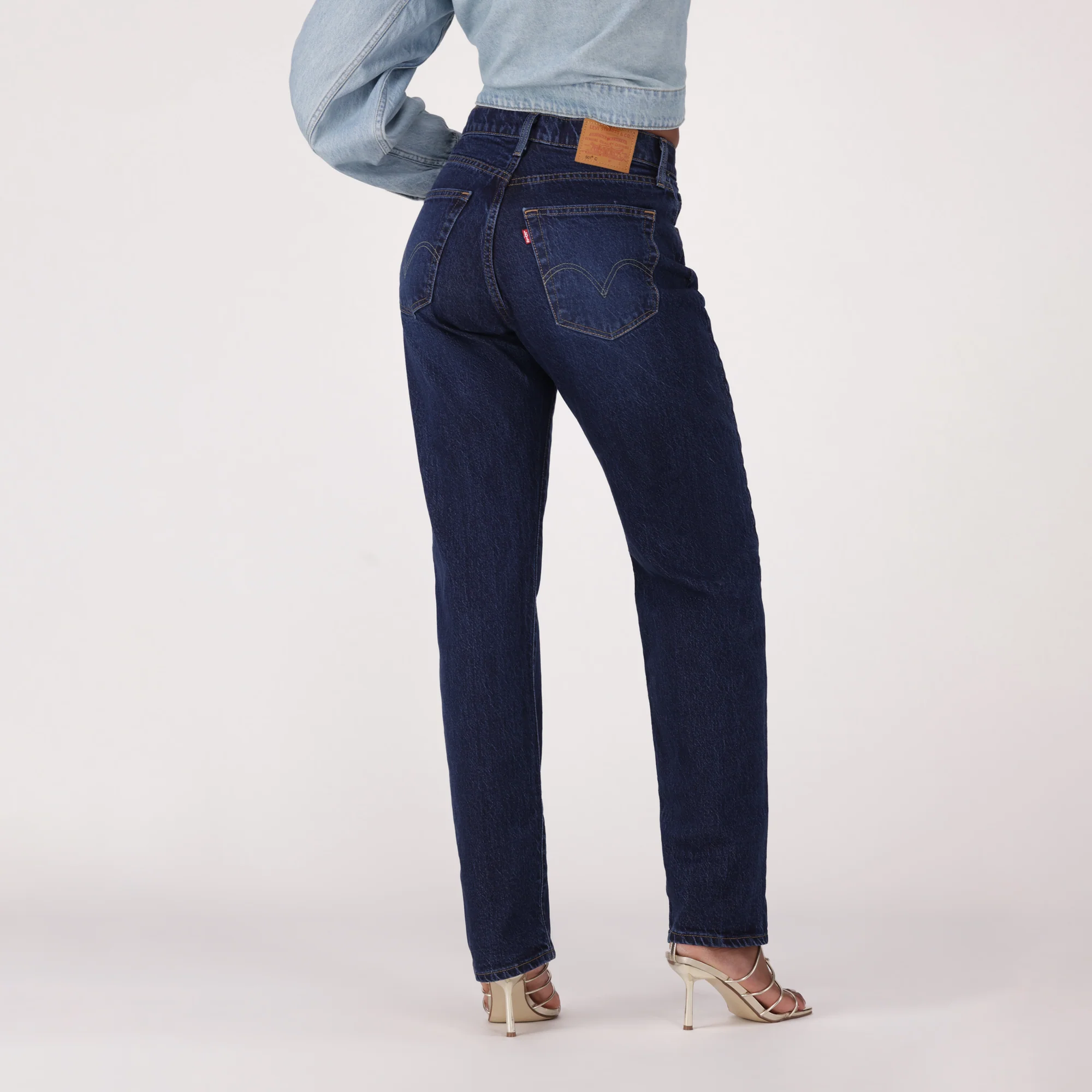 LEVI'S® WOMEN'S 501® CURVE JEANS - MED INDIGO - WORN IN - Image 3