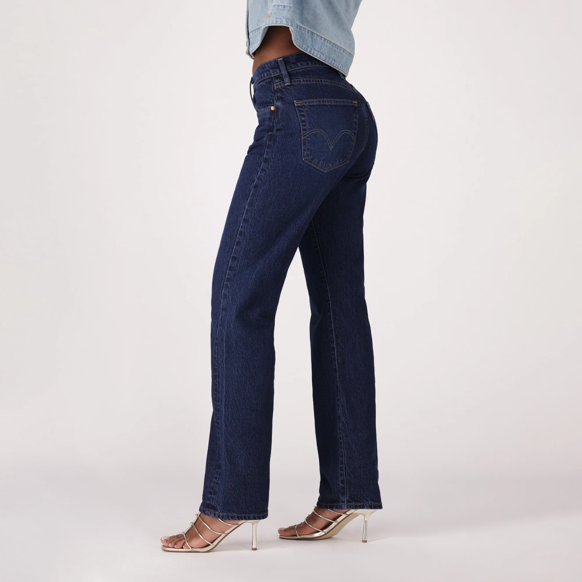 LEVI'S® WOMEN'S 501® CURVE JEANS - MED INDIGO - WORN IN - Image 4