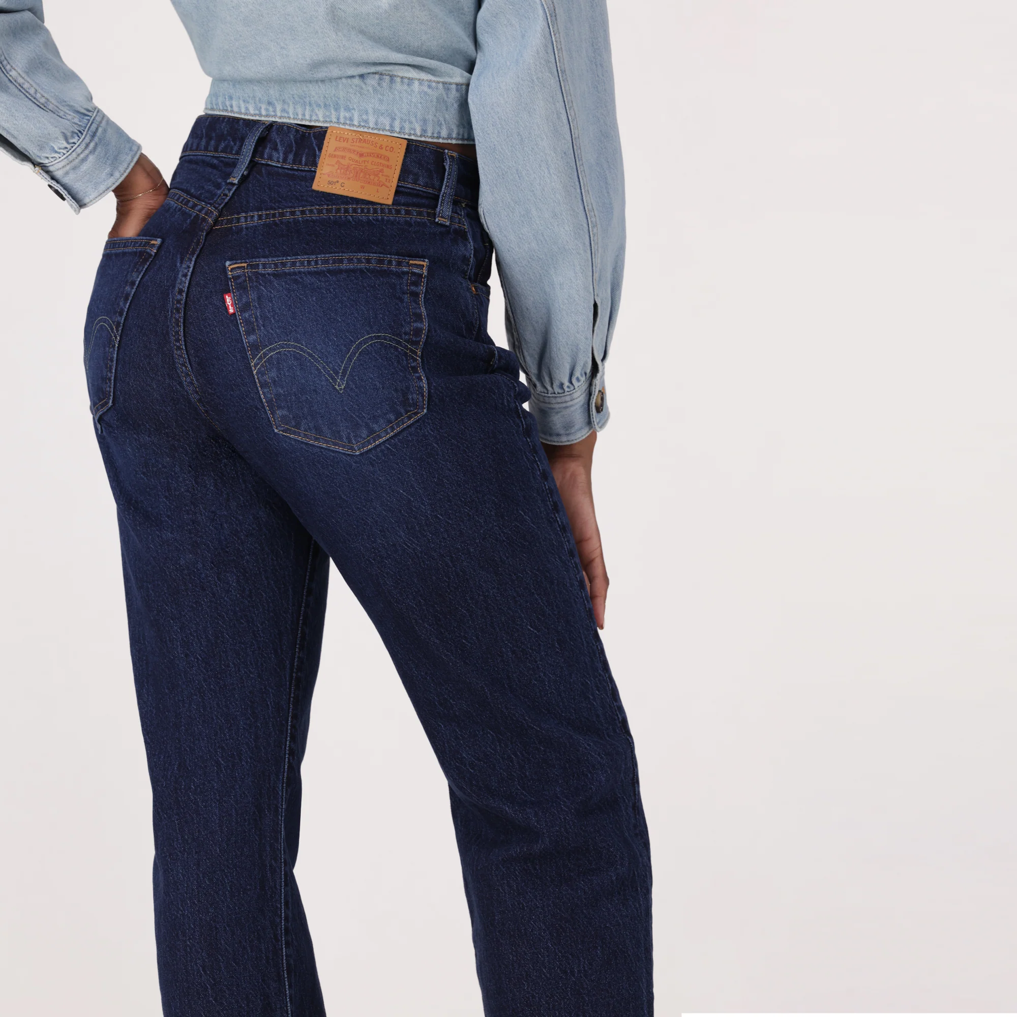 LEVI'S® WOMEN'S 501® CURVE JEANS - MED INDIGO - WORN IN - Image 5