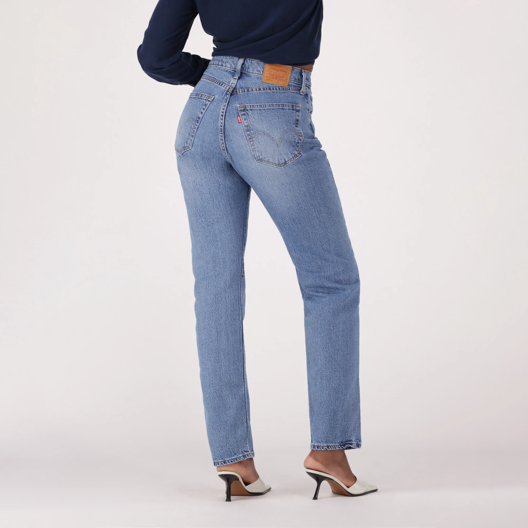 LEVI'S® WOMEN'S 501® CURVE JEANS - MED INDIGO - WORN IN - Image 3