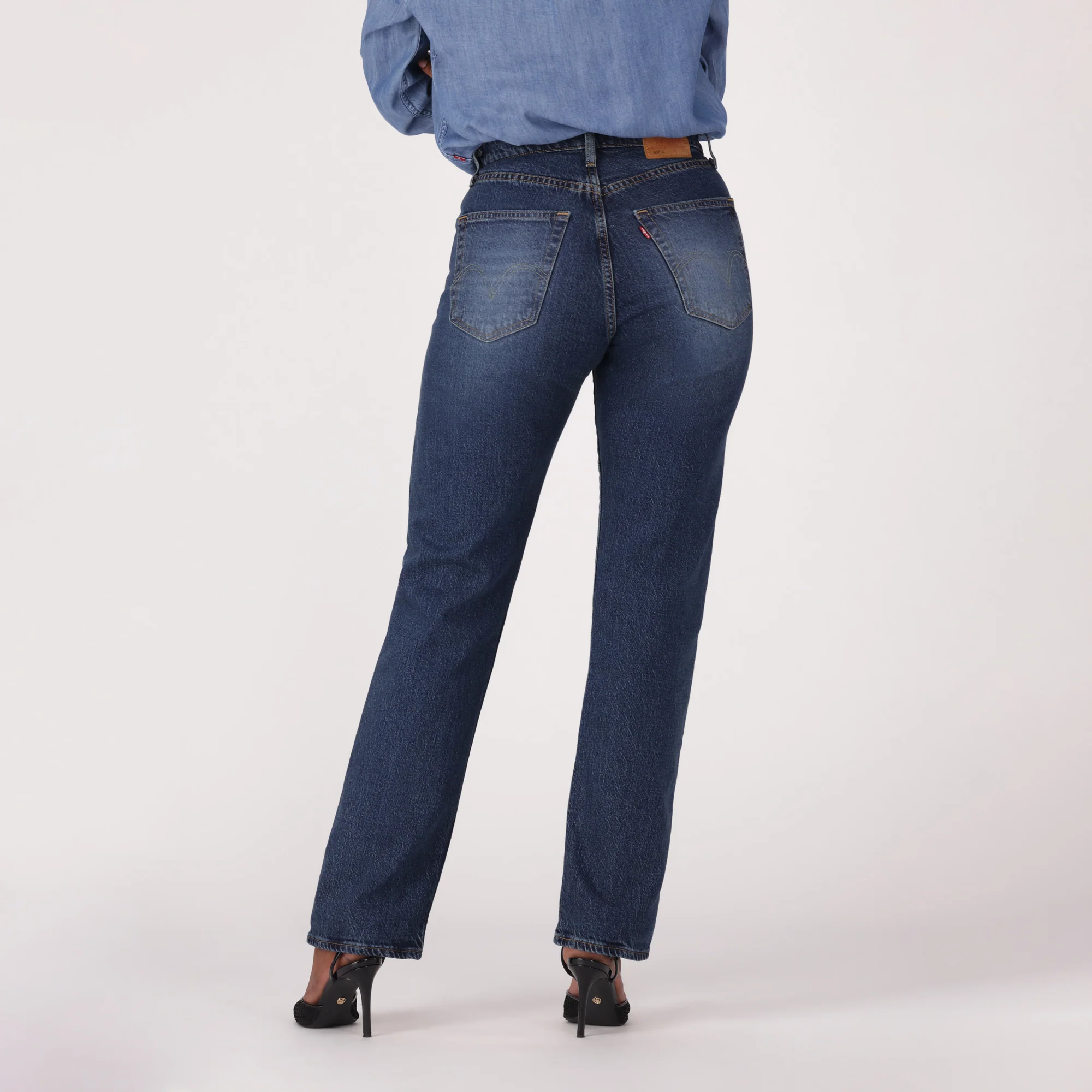 LEVI'S® WOMEN'S 501® CURVE JEANS - MED INDIGO - WORN IN - Image 3