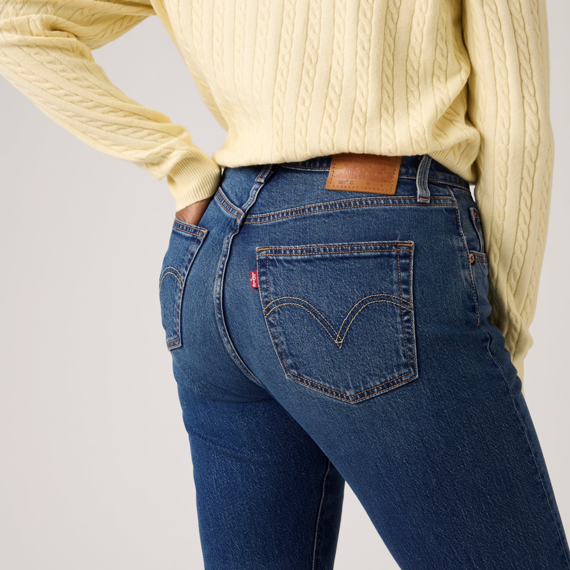 LEVI'S® WOMEN'S 501® CURVE JEANS - MED INDIGO - WORN IN - Image 4