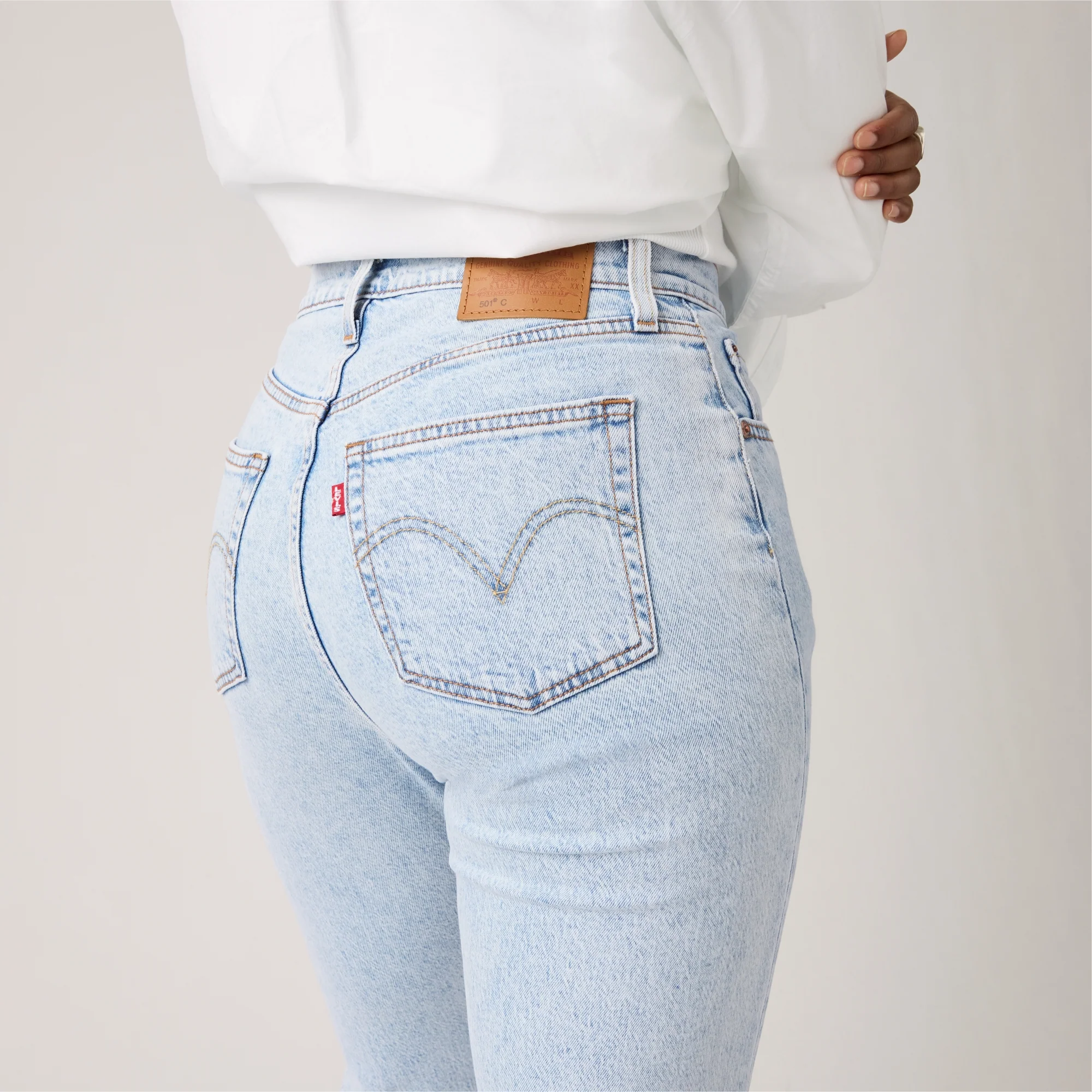 LEVI'S® WOMEN'S 501® CURVE JEANS - MED INDIGO - WORN IN - Image 5