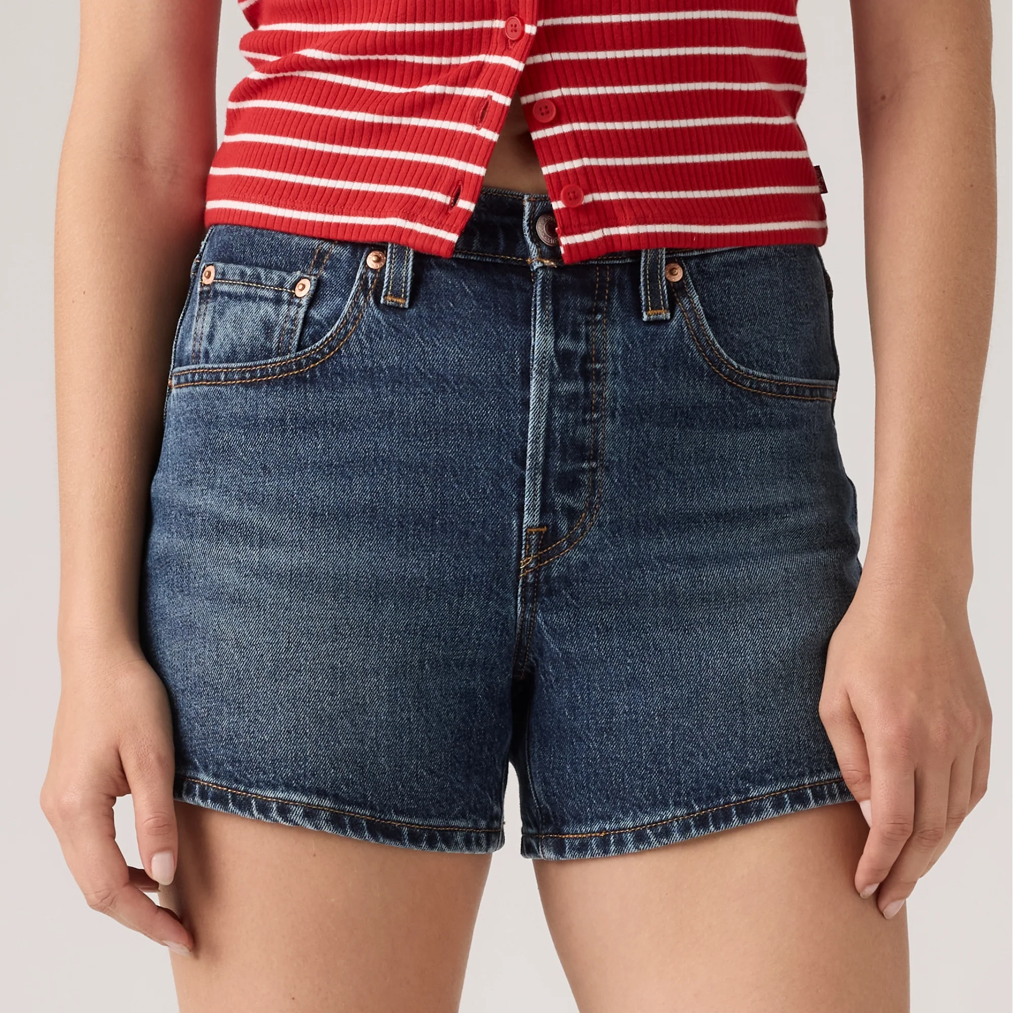 LEVI'S® WOMEN'S 501® CURVE SHORTS - DARK INDIGO WORN IN - Image 5