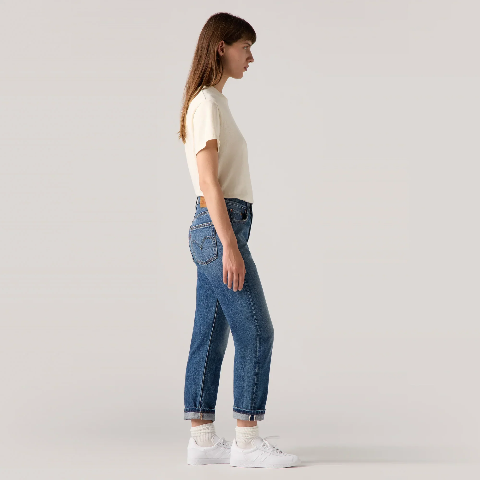 LEVI'S® WOMEN'S 501® ORIGINAL CROPPED JEANS - MED INDIGO - WORN IN - Image 4