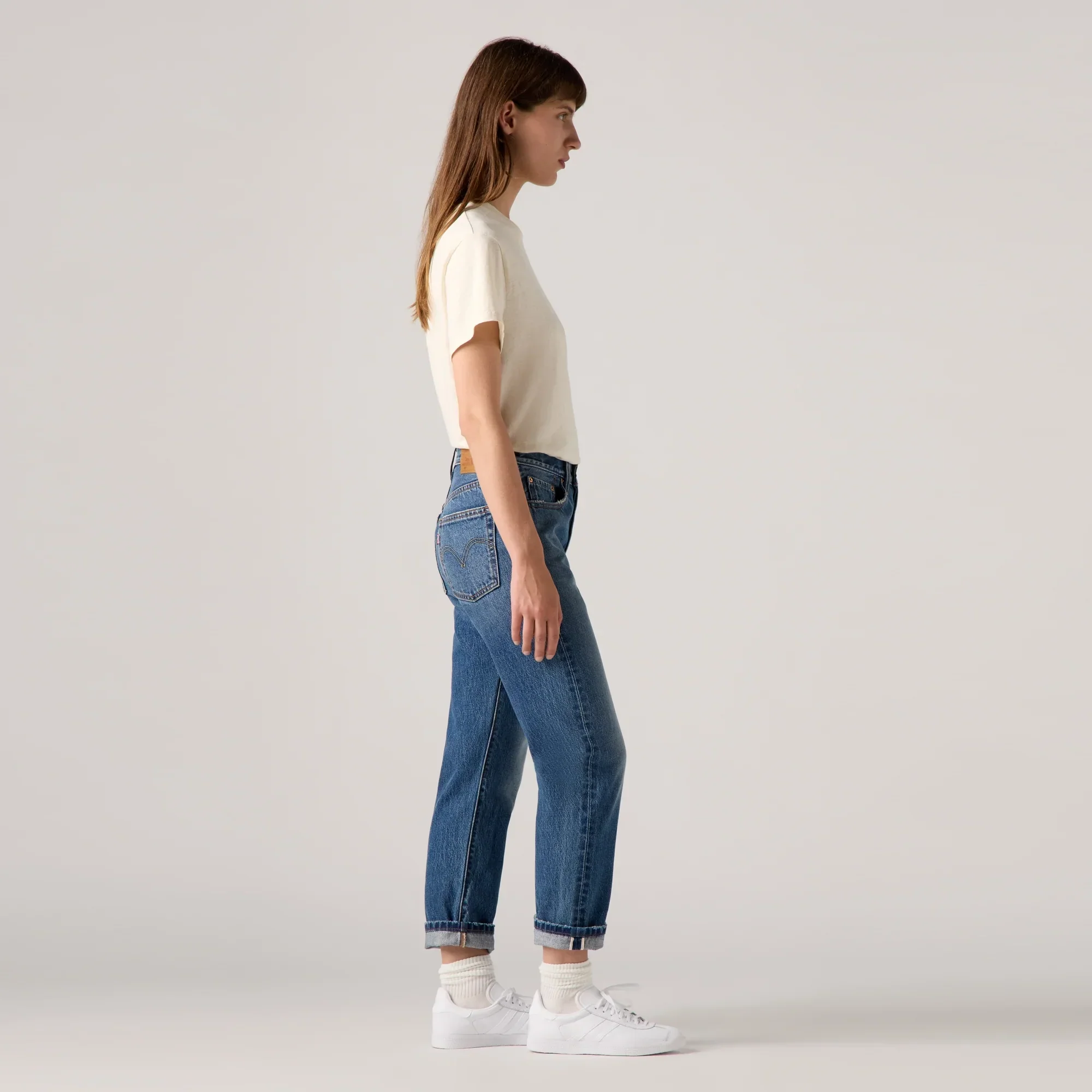 LEVI'S® WOMEN'S 501® ORIGINAL CROPPED JEANS - MED INDIGO - WORN IN - Image 7