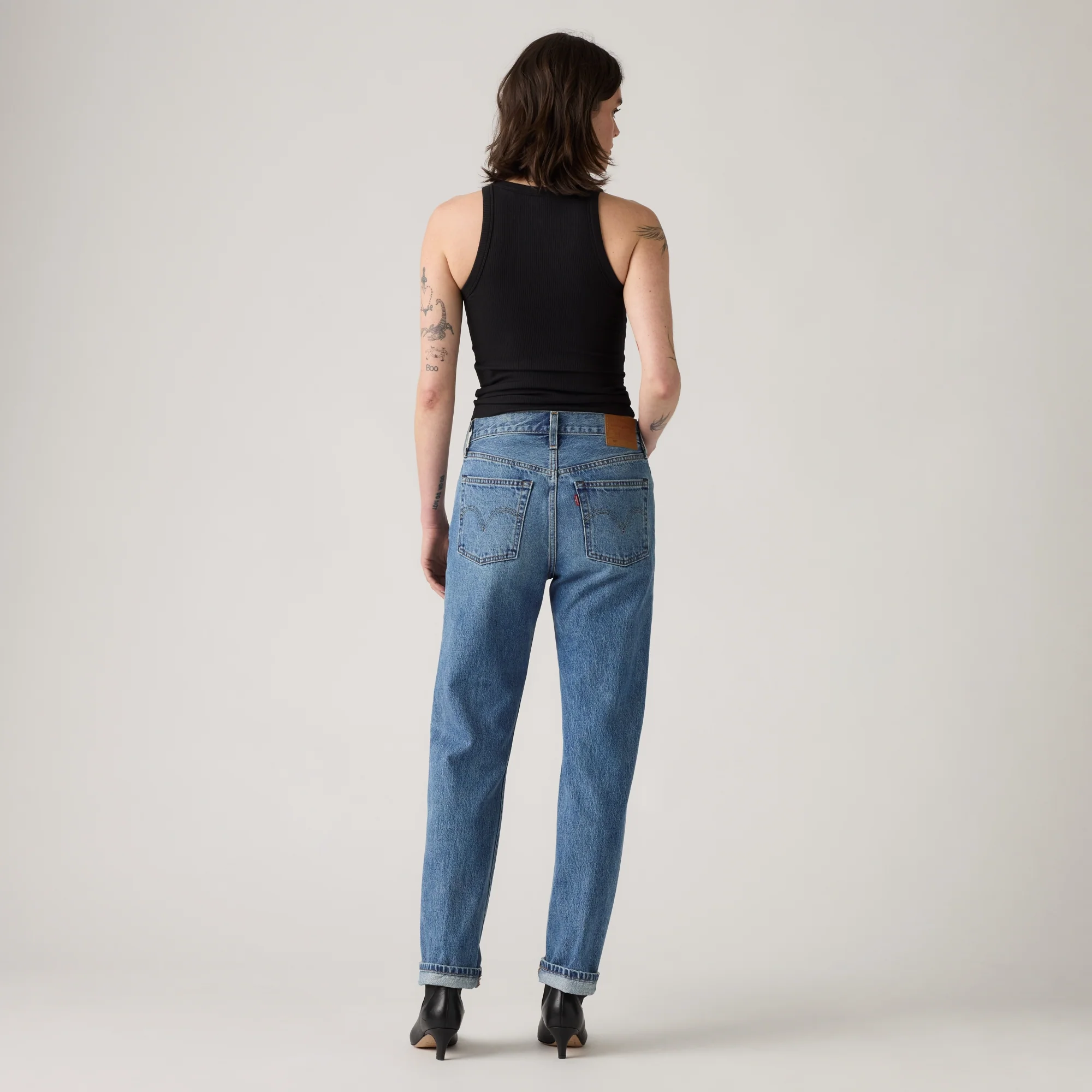 LEVI'S® WOMEN'S 501® ORIGINAL JEANS - MED INDIGO - WORN IN - Image 3