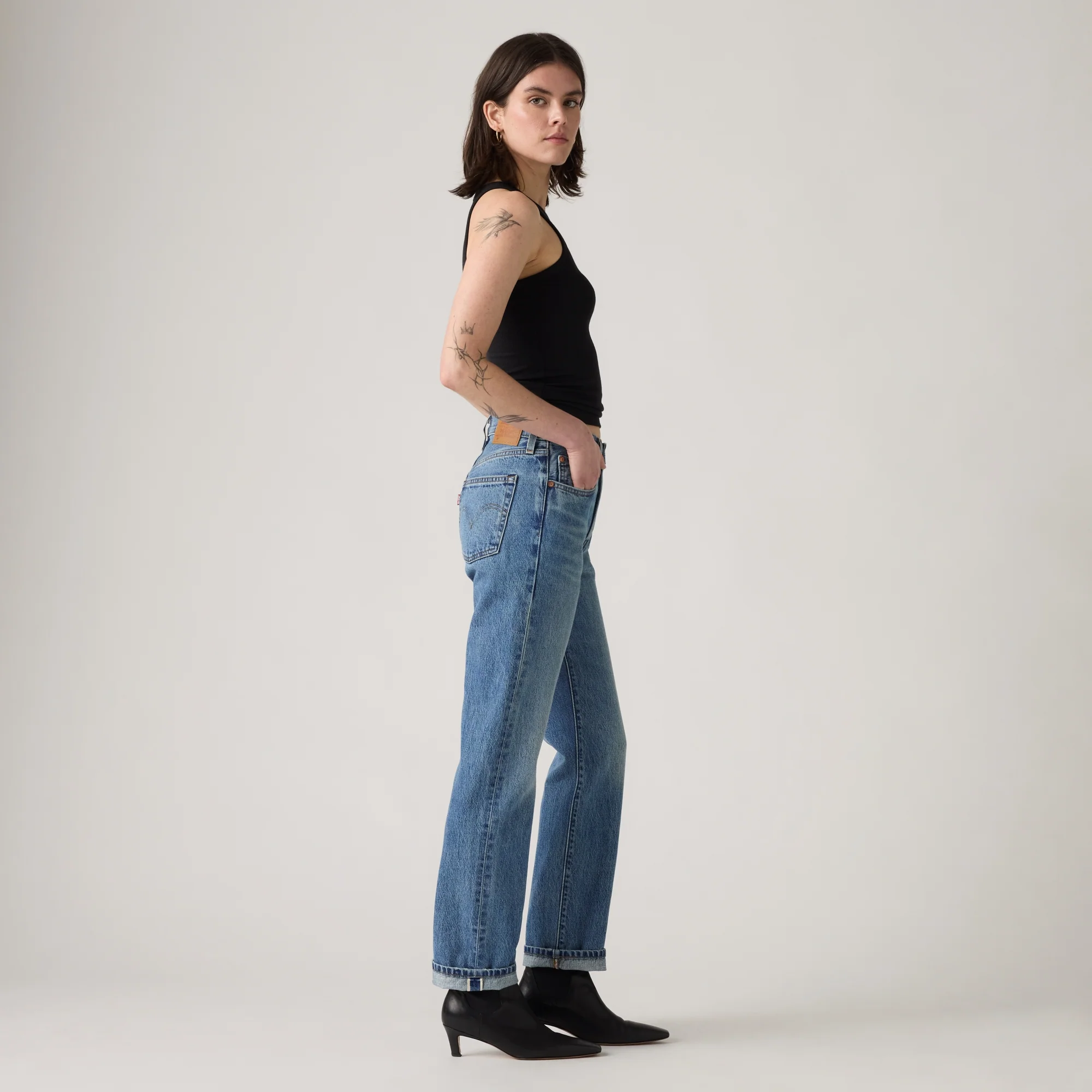 LEVI'S® WOMEN'S 501® ORIGINAL JEANS - MED INDIGO - WORN IN - Image 4