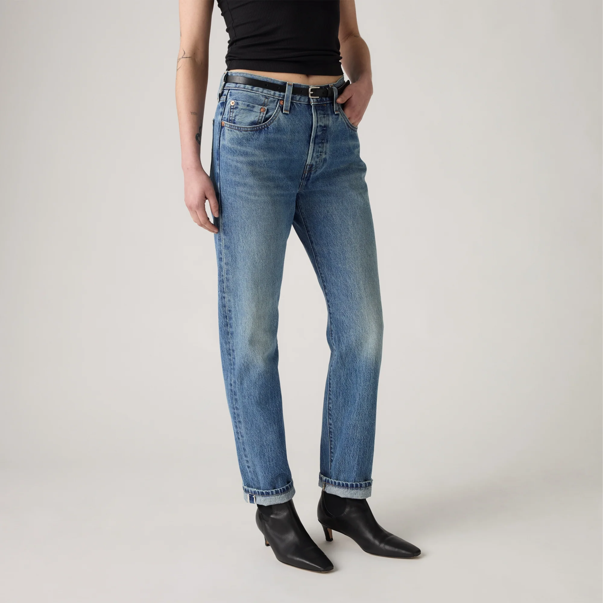 LEVI'S® WOMEN'S 501® ORIGINAL JEANS - MED INDIGO - WORN IN - Image 5