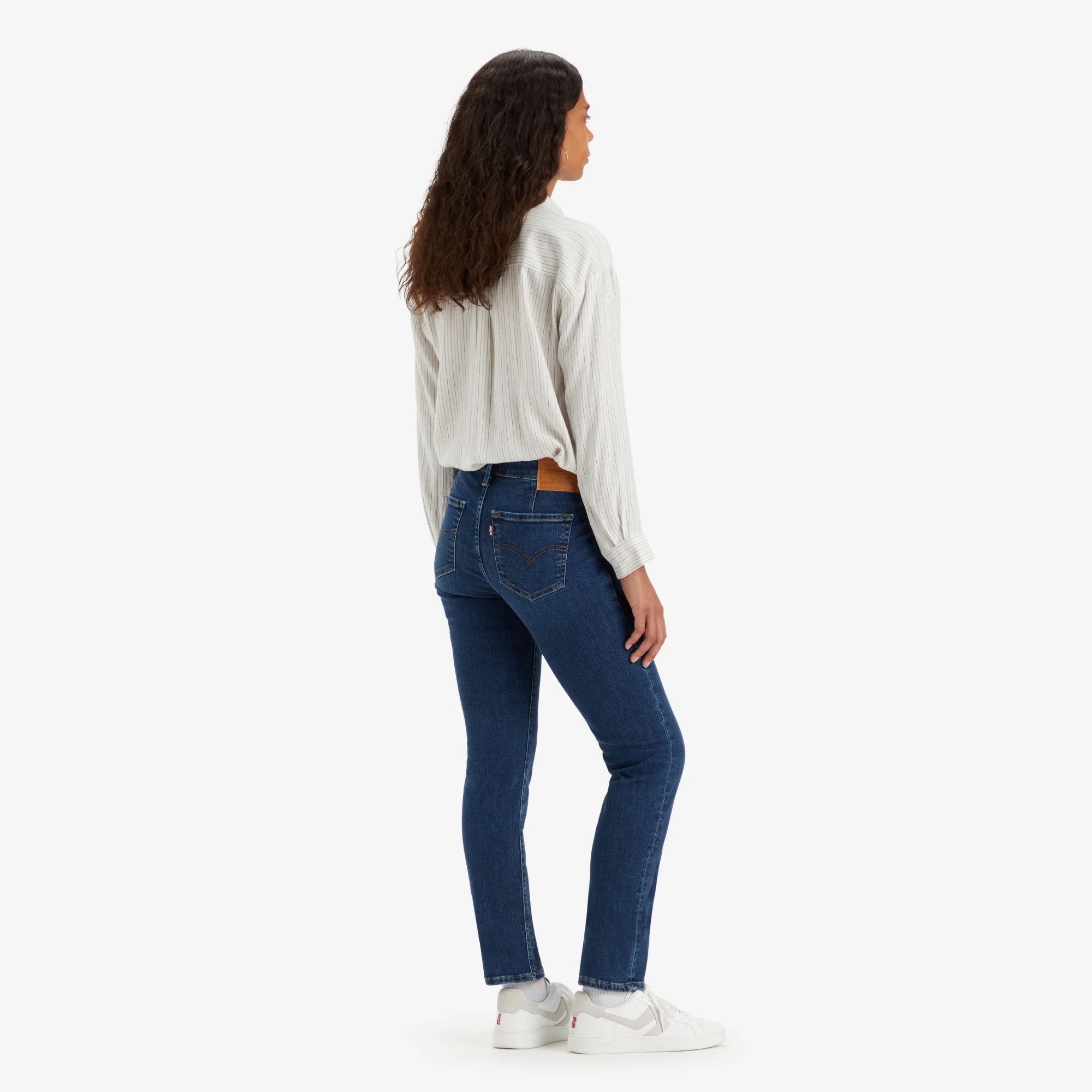 LEVI'S® WOMEN'S 712 MID-RISE SLIM JEANS - DARK INDIGO WORN IN - Image 3