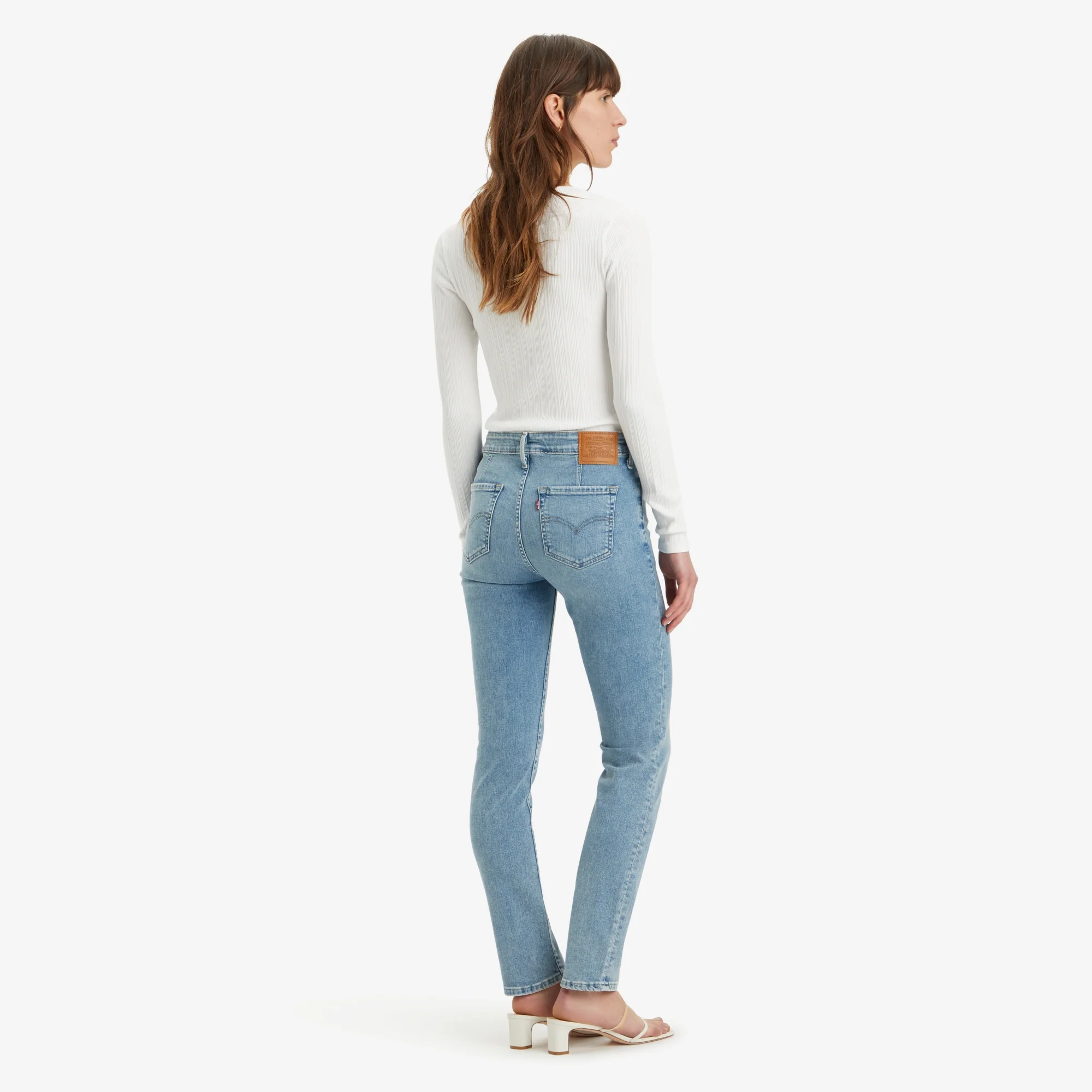LEVI'S® WOMEN'S 712 MID-RISE SLIM JEANS - LIGHT INDIGO - WORN IN - Image 3